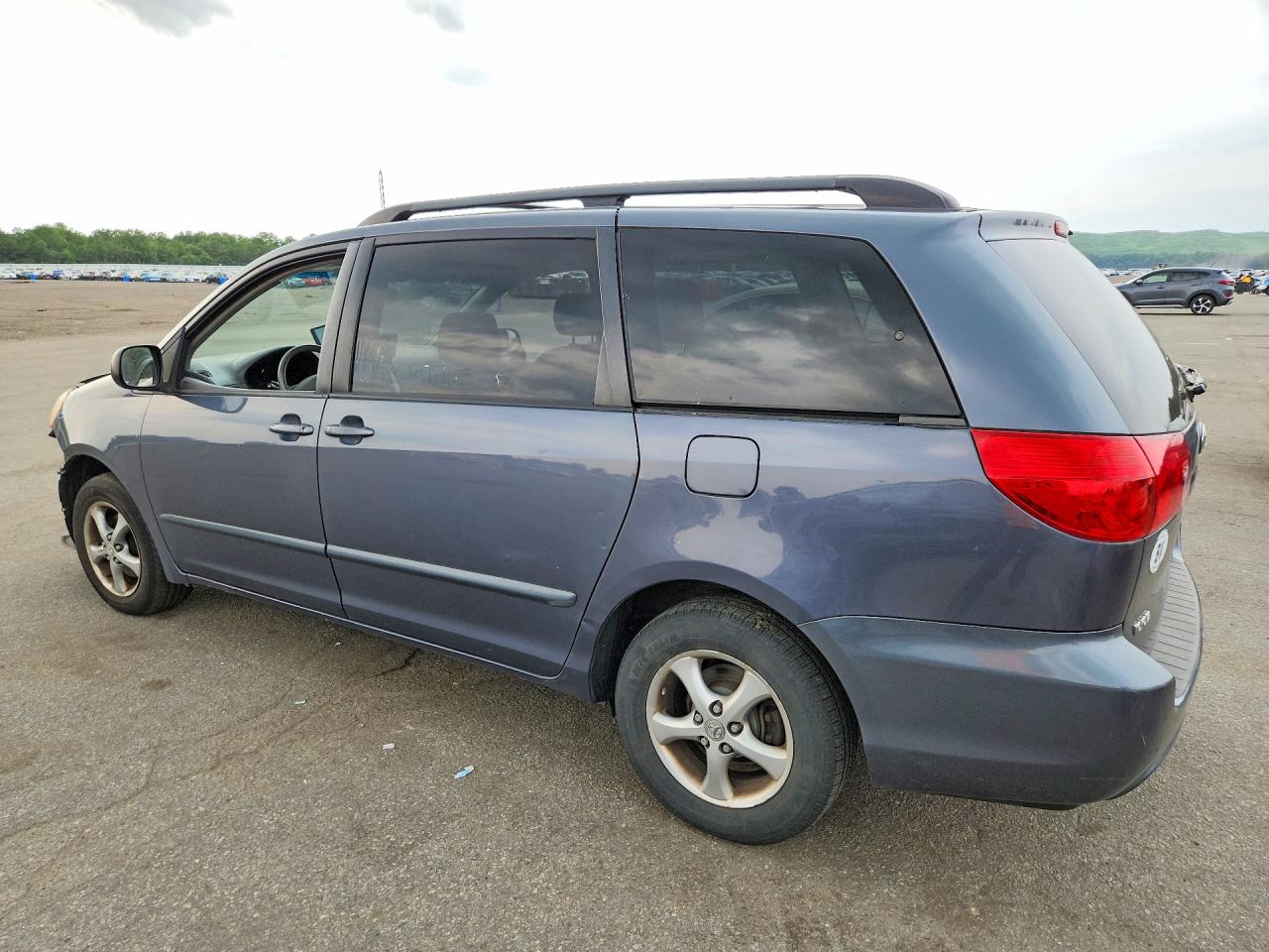2008 Toyota Sienna Le 7-passenger Blue vin: 5TDZK23CX8S104202