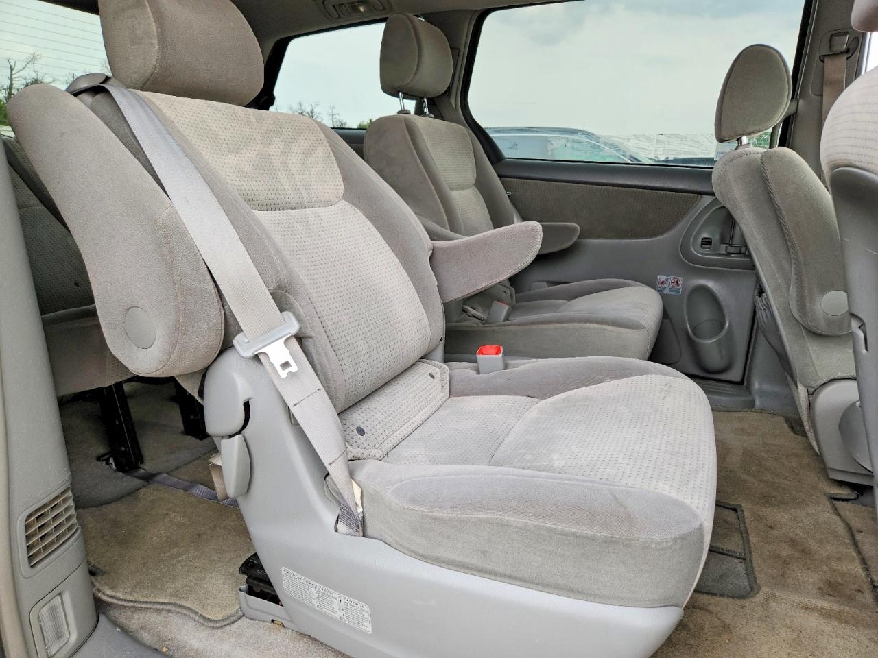 2008 Toyota Sienna Le 7-passenger Blue vin: 5TDZK23CX8S104202