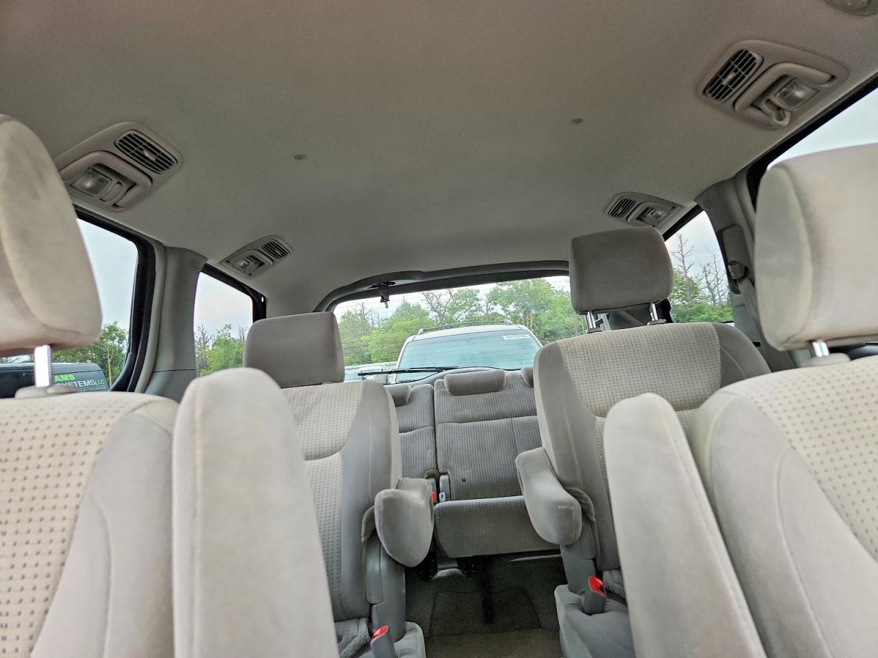 2008 Toyota Sienna Le 7-passenger Blue vin: 5TDZK23CX8S104202