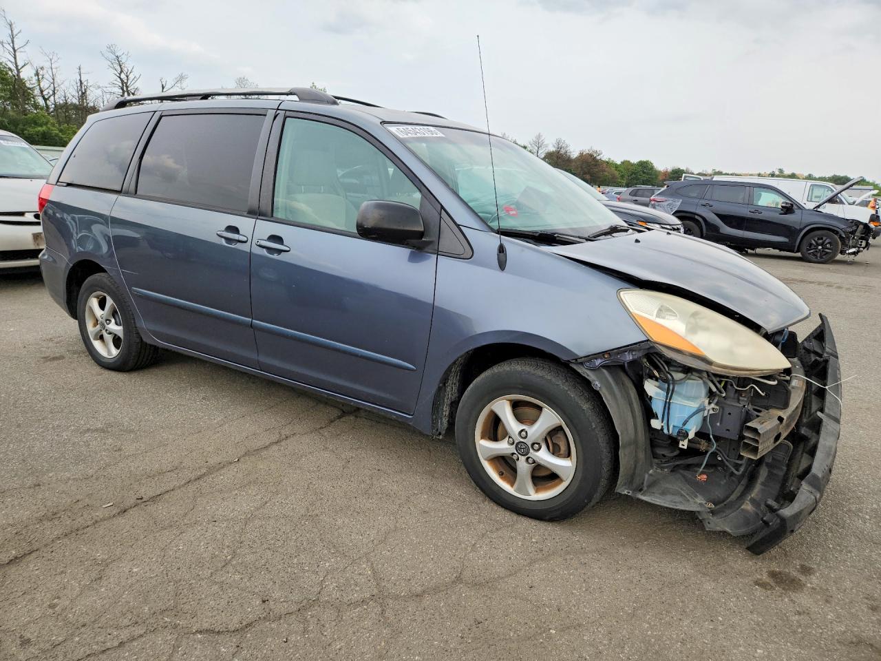 2008 Toyota Sienna Le 7-passenger Blue vin: 5TDZK23CX8S104202