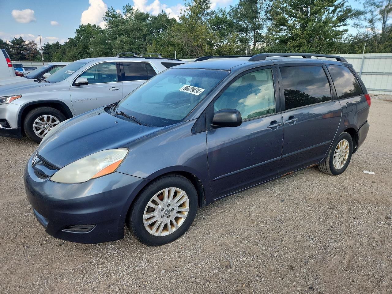 2008 Toyota Sienna Le 7-passenger Blue vin: 5TDZK23CX8S106824
