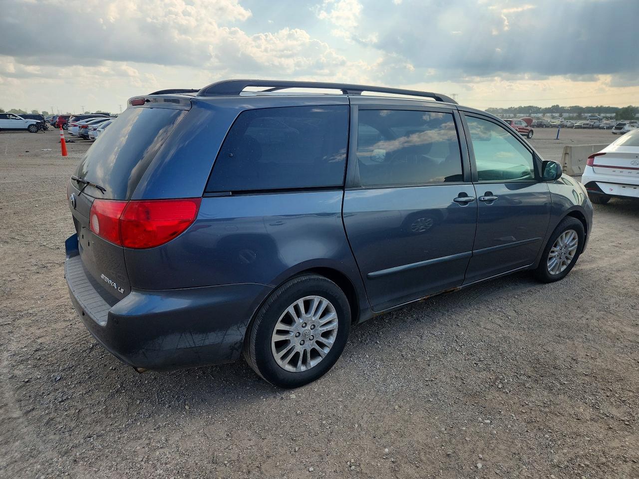 2008 Toyota Sienna Le 7-passenger Blue vin: 5TDZK23CX8S106824