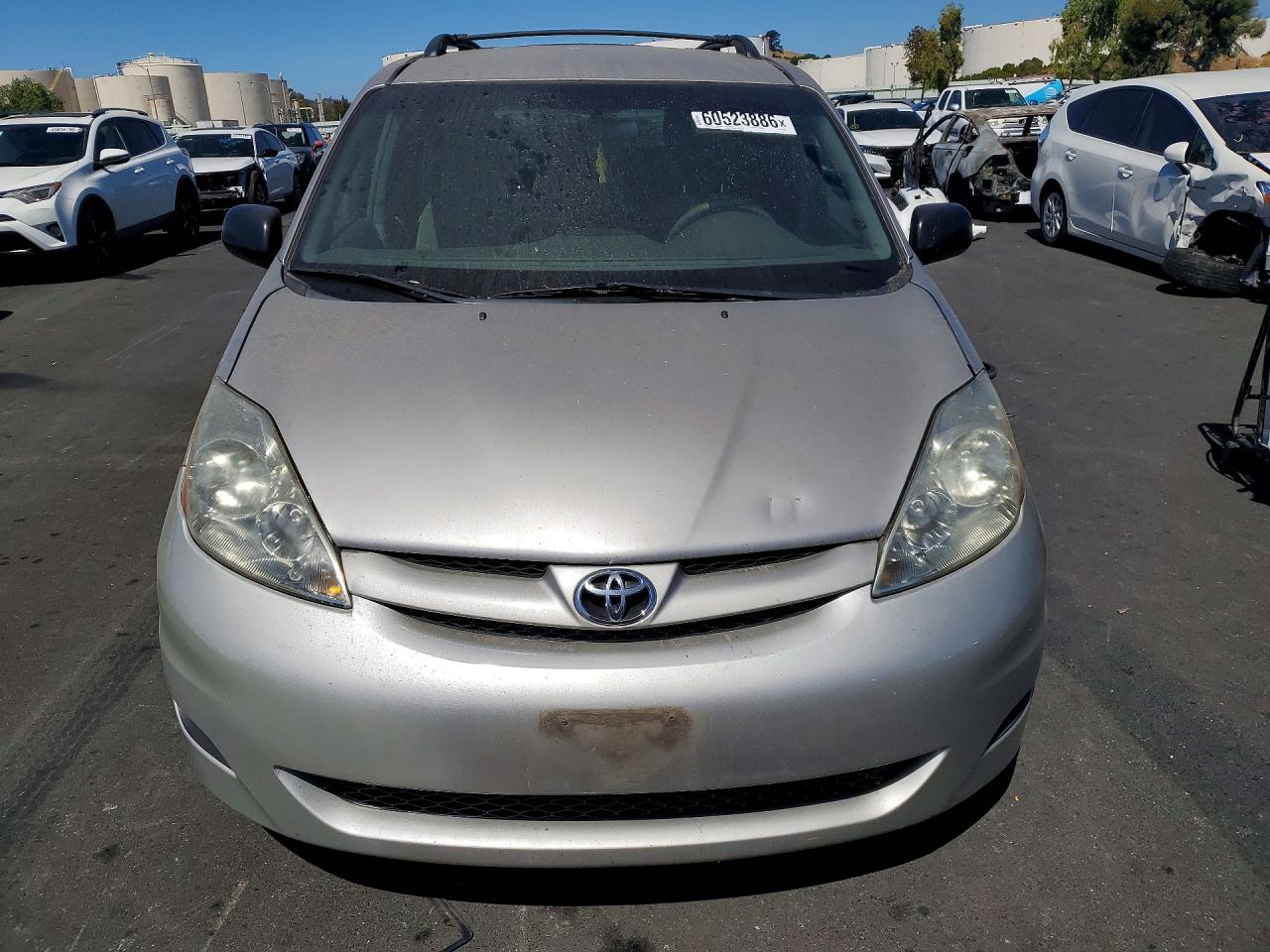 2008 Toyota Sienna Le 8-passenger Серебряный vin: 5TDZK23CX8S115796