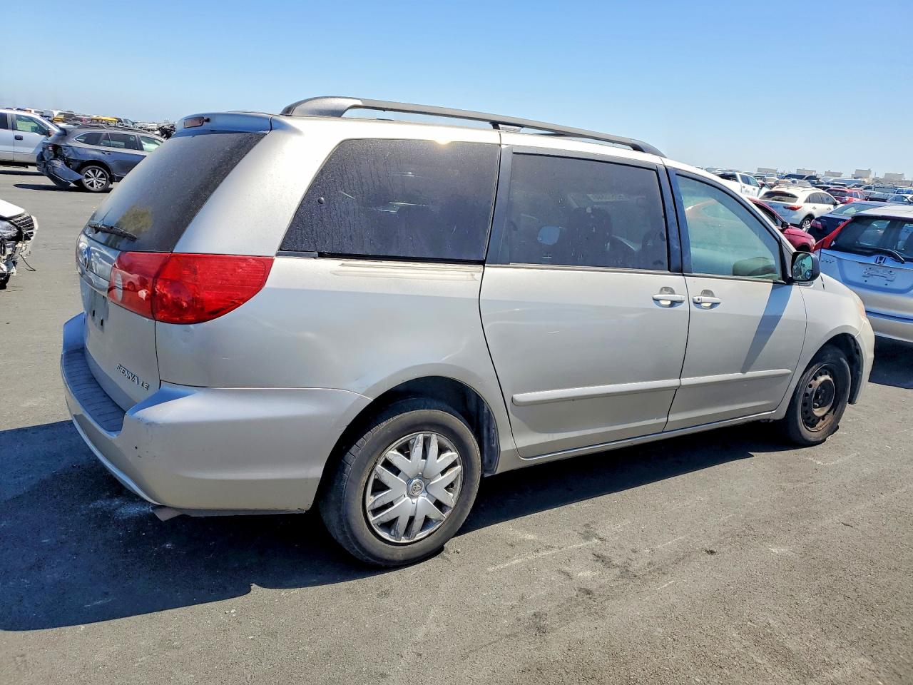 2008 Toyota Sienna Le 8-passenger Серебряный vin: 5TDZK23CX8S115796