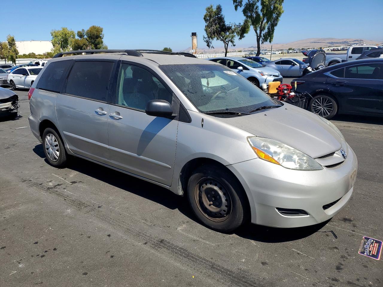2008 Toyota Sienna Le 8-passenger Серебряный vin: 5TDZK23CX8S115796