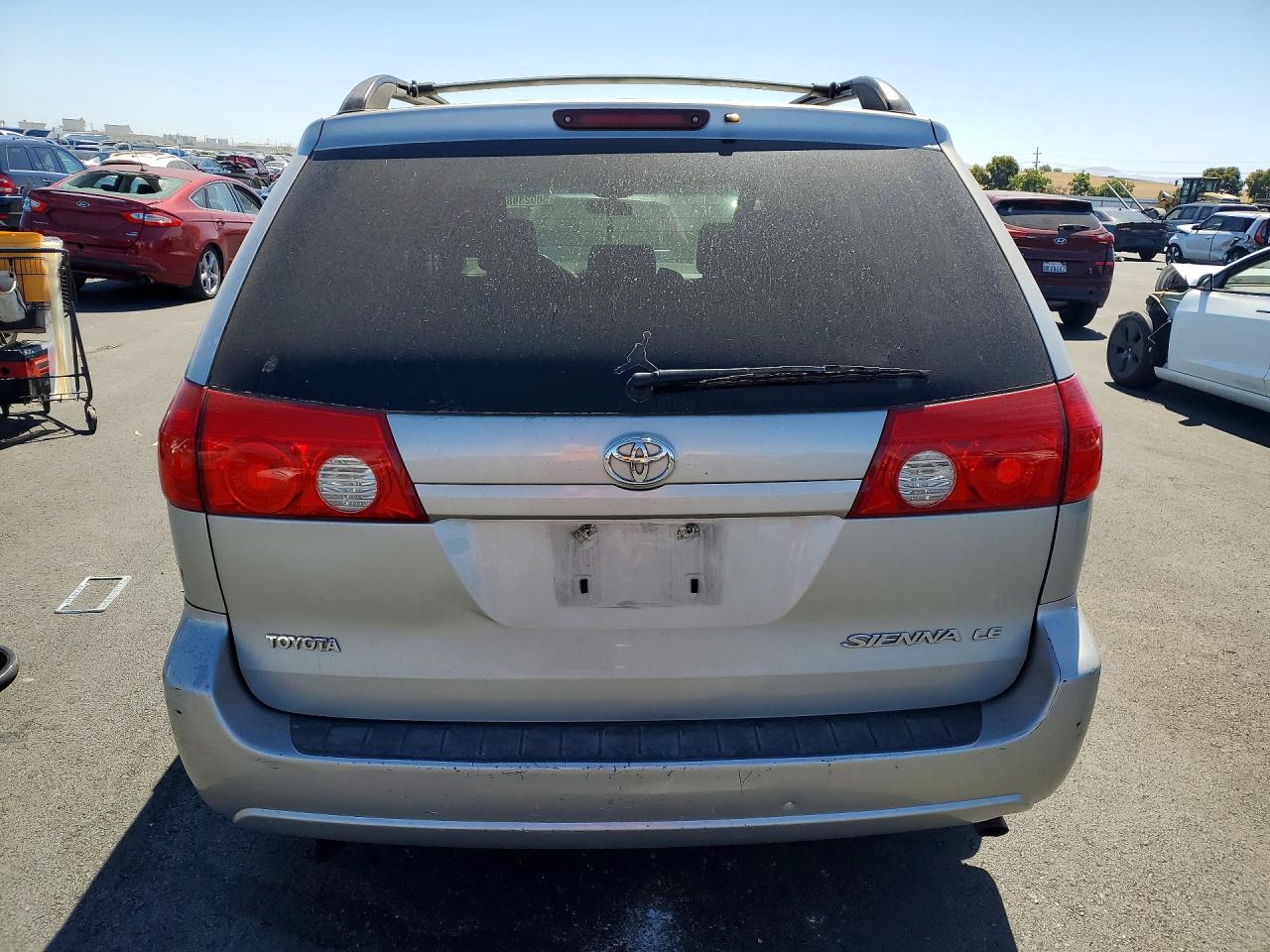 2008 Toyota Sienna Le 8-passenger Серебряный vin: 5TDZK23CX8S115796