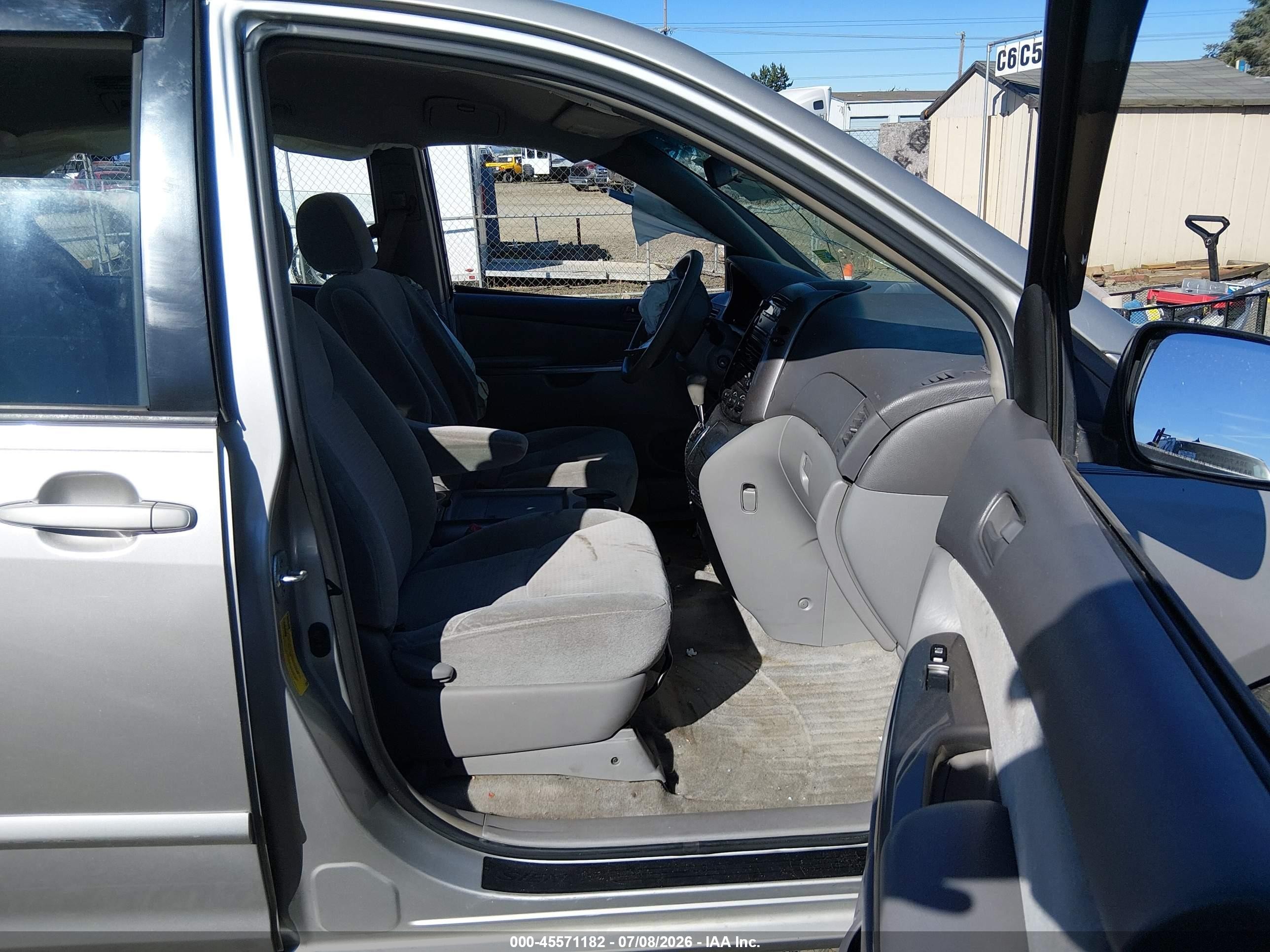 2008 Toyota Sienna Ce Серебряный vin: 5TDZK23CX8S117287