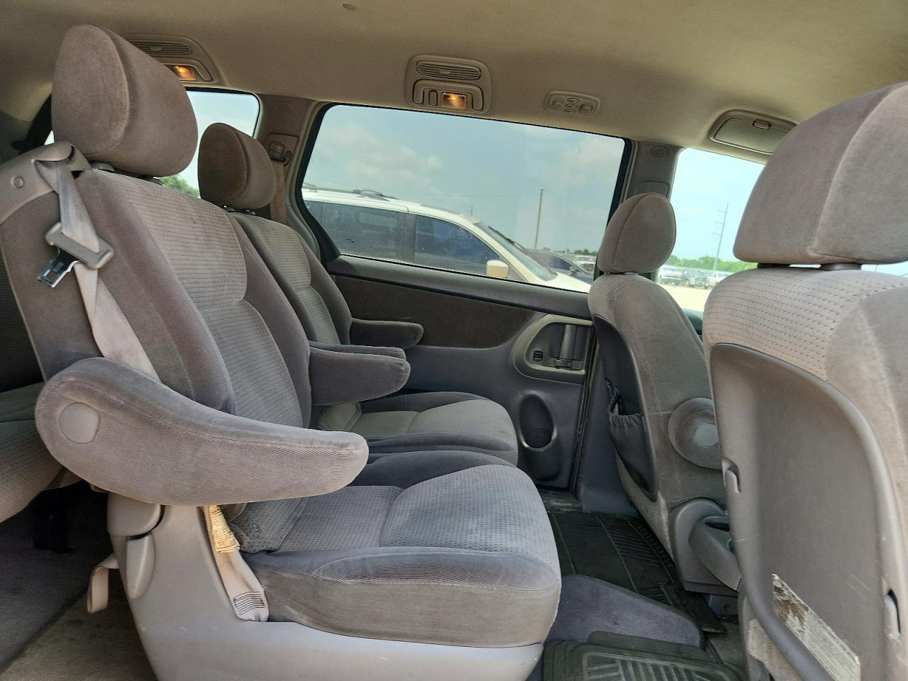 2008 Toyota Sienna Le 7-passenger Gold vin: 5TDZK23CX8S139399