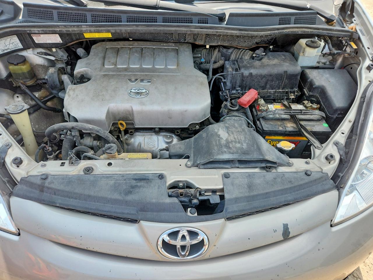 2008 Toyota Sienna Le 7-passenger Gold vin: 5TDZK23CX8S139399