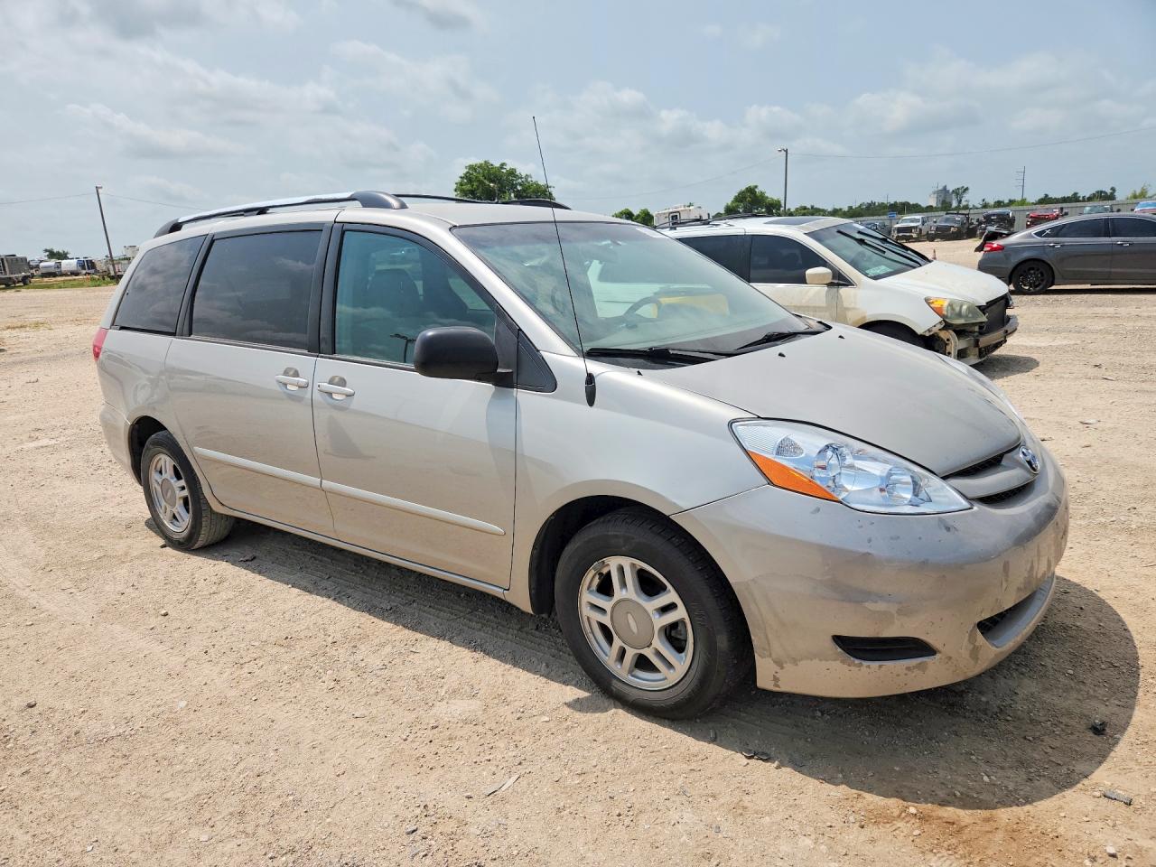 2008 Toyota Sienna Le 7-passenger Gold vin: 5TDZK23CX8S139399