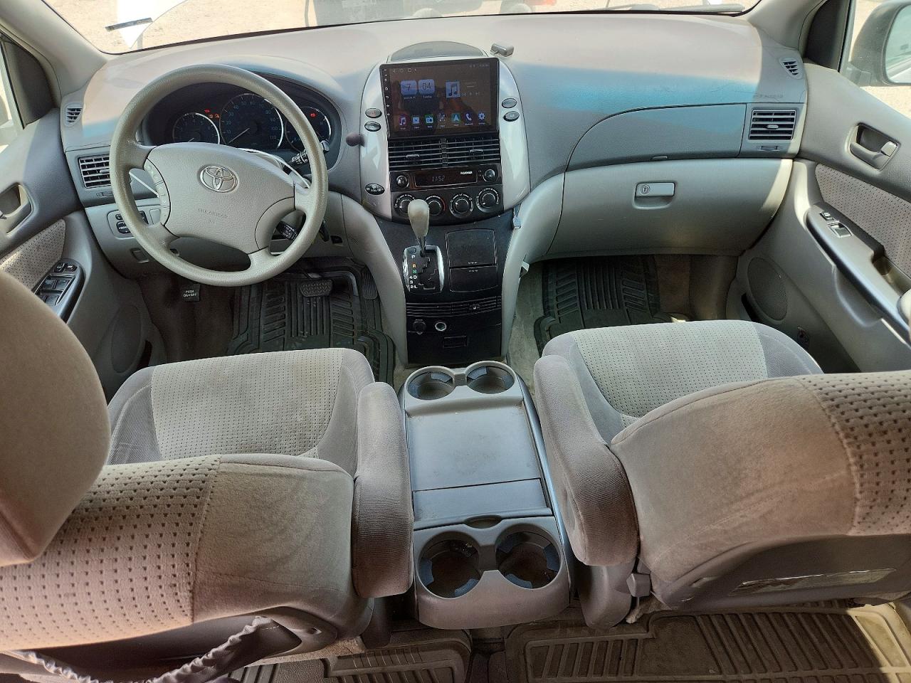2008 Toyota Sienna Le 7-passenger Gold vin: 5TDZK23CX8S139399