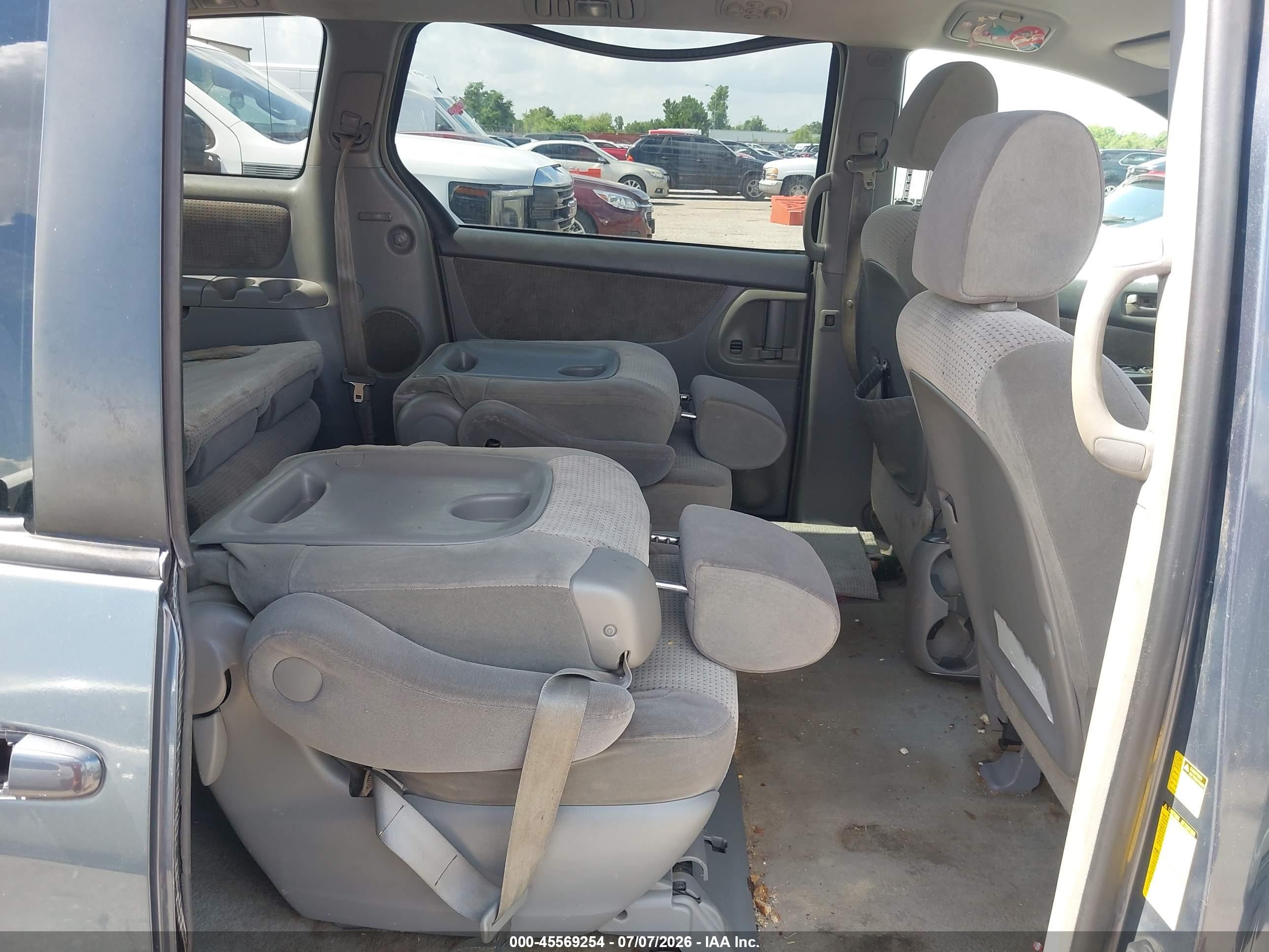 2008 Toyota Sienna Le Gray vin: 5TDZK23CX8S141833