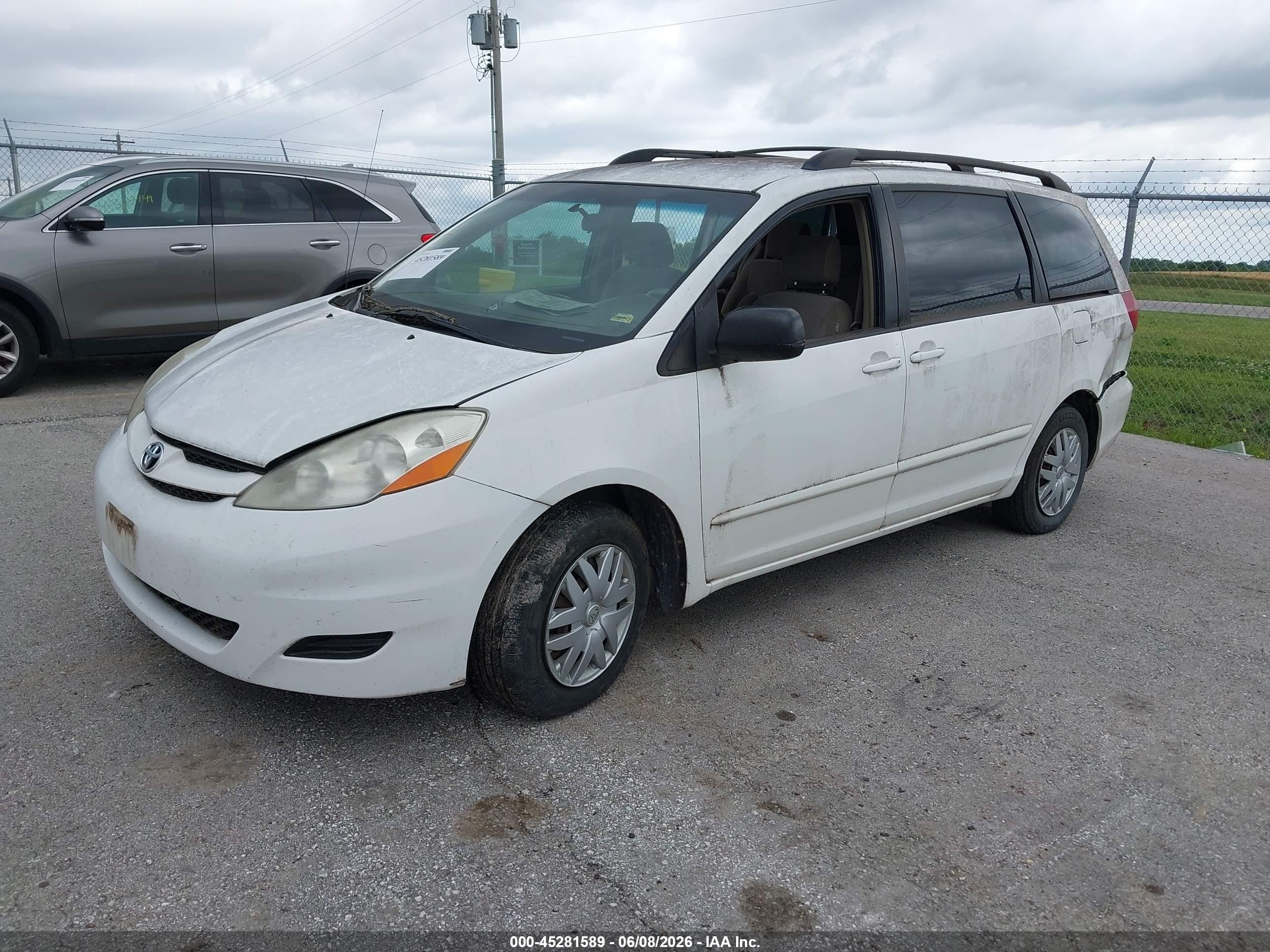 2008 Toyota Sienna Le White vin: 5TDZK23CX8S189932