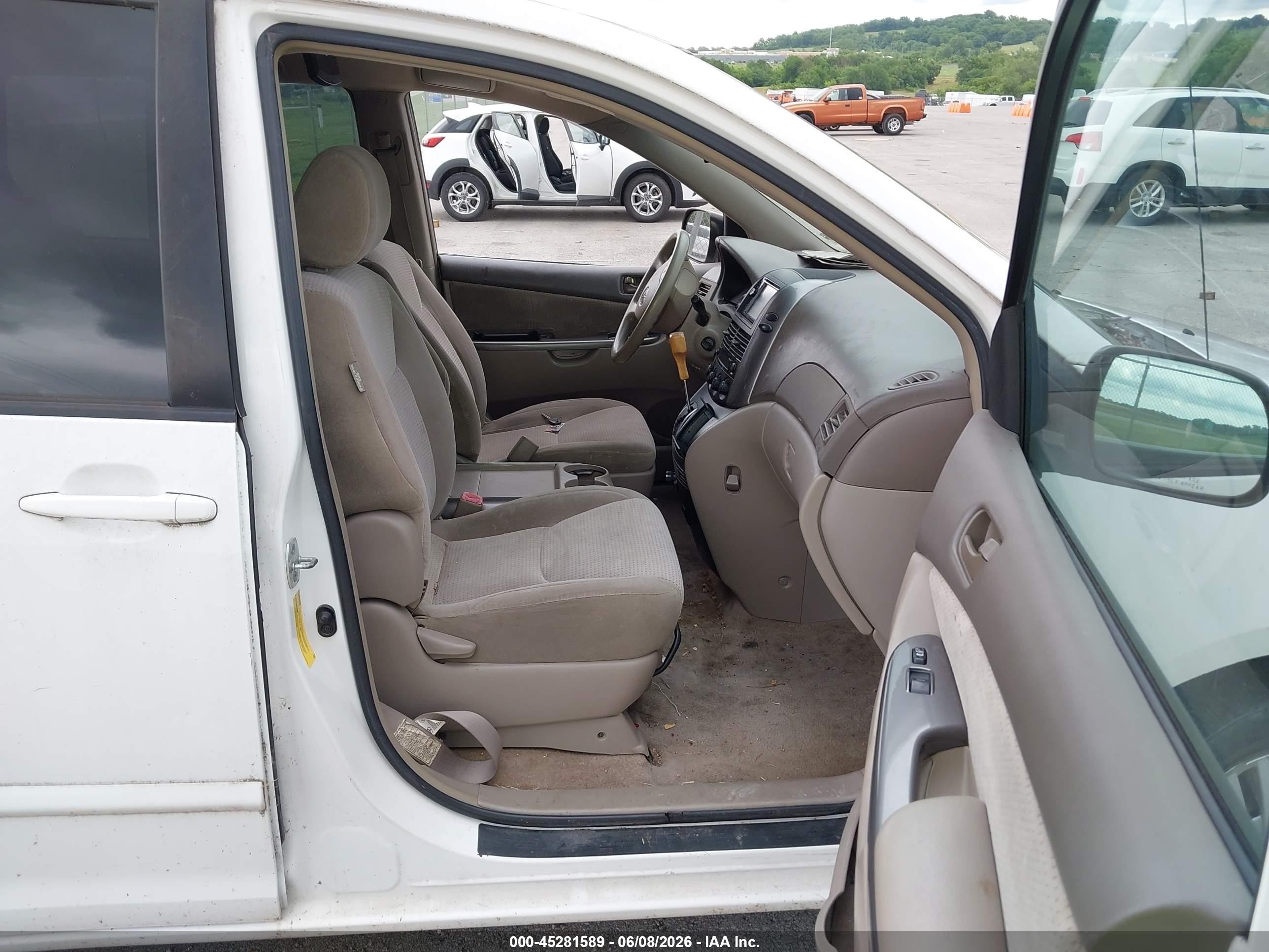 2008 Toyota Sienna Le White vin: 5TDZK23CX8S189932