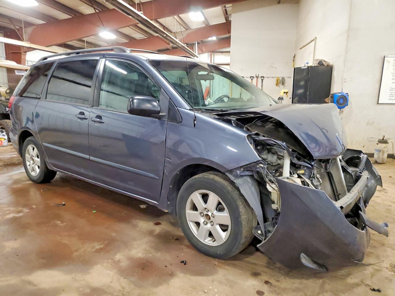 2008 Toyota Sienna Le 8-passenger Blue vin: 5TDZK23CX8S207099