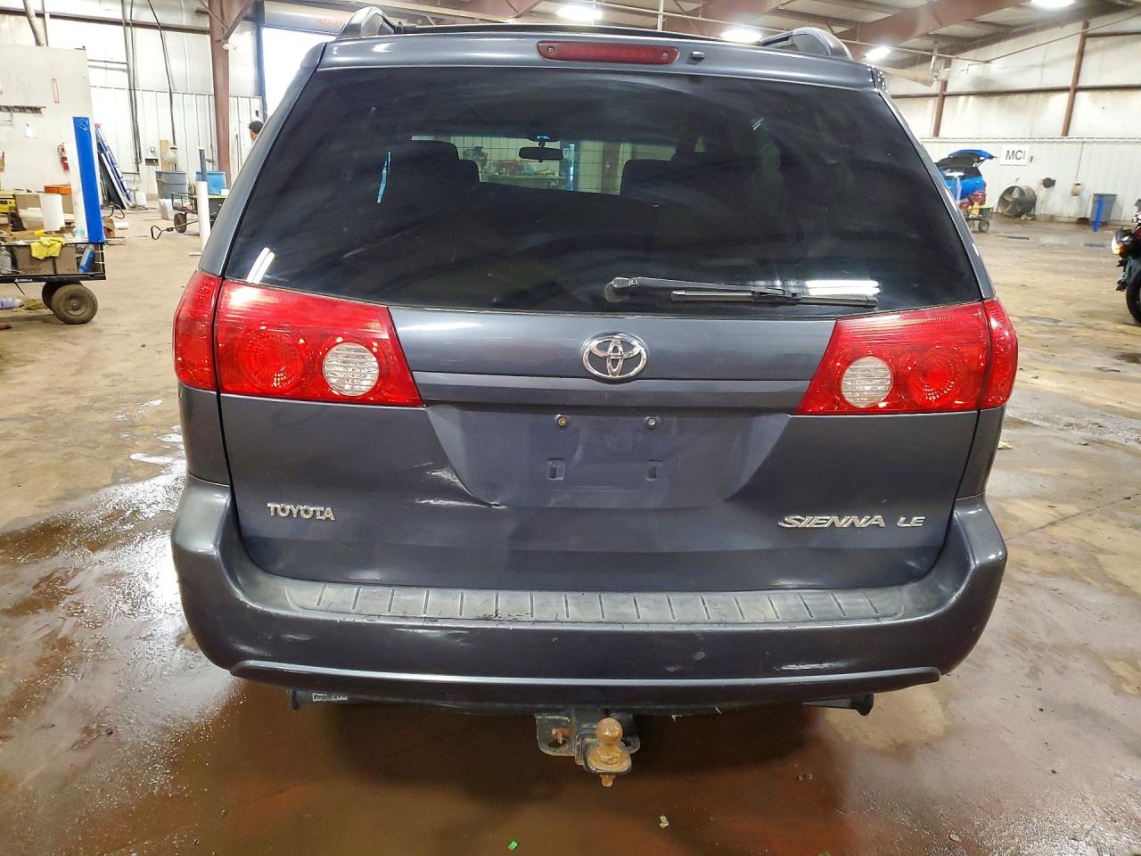 2008 Toyota Sienna Le 8-passenger Blue vin: 5TDZK23CX8S207099