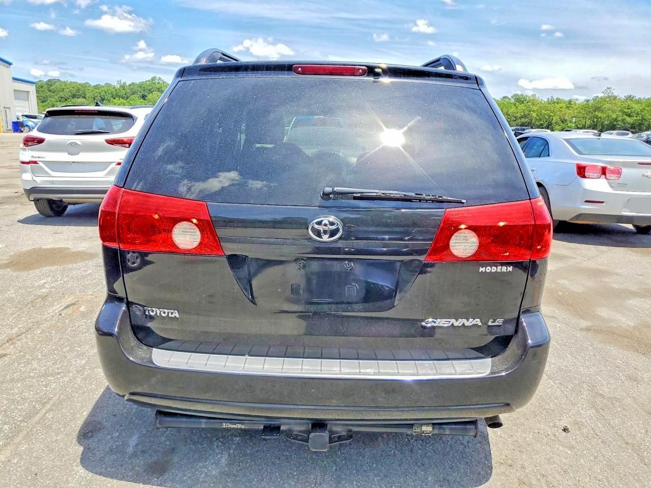 2008 Toyota Sienna Le 7-passenger Black vin: 5TDZK23CX8S209015