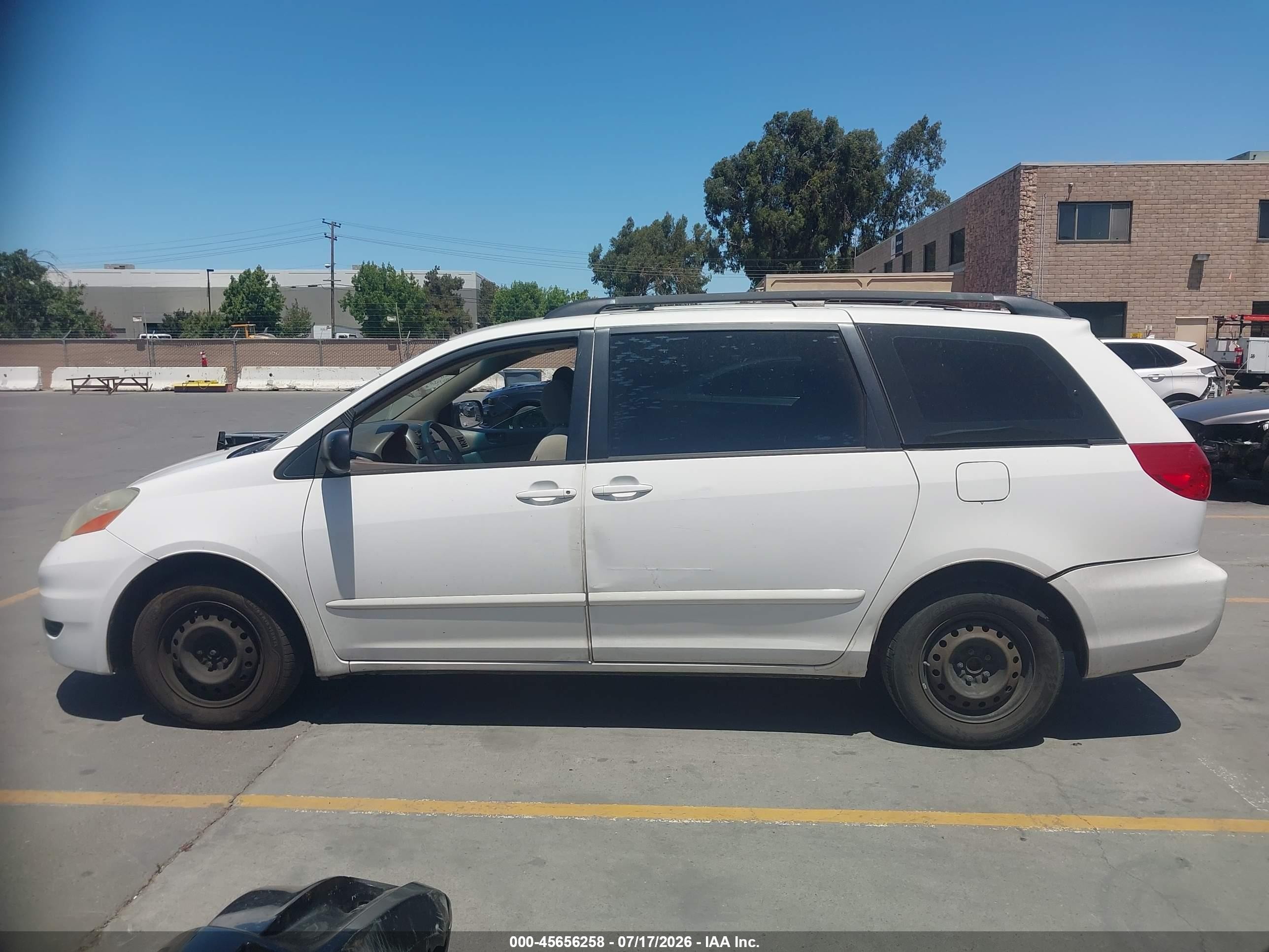 2008 Toyota Sienna Ce White vin: 5TDZK23CX8S212979
