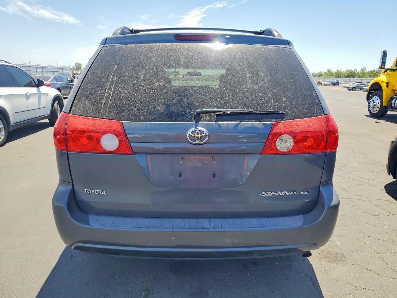 2008 Toyota Sienna Le 7-passenger Gray vin: 5TDZK23CX8S216899