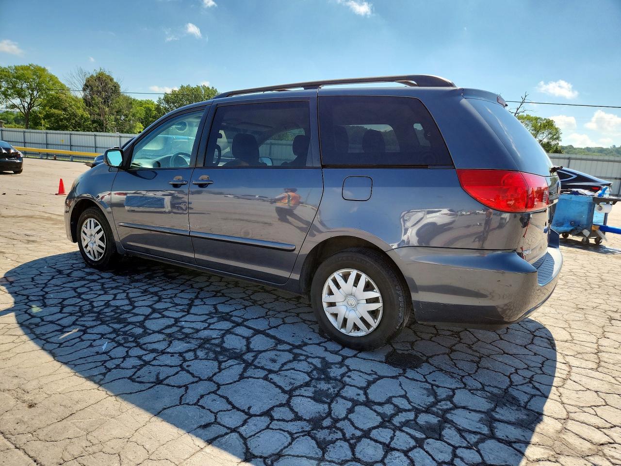 2009 Toyota Sienna Le 7-passenger Blue vin: 5TDZK23CX9S257535