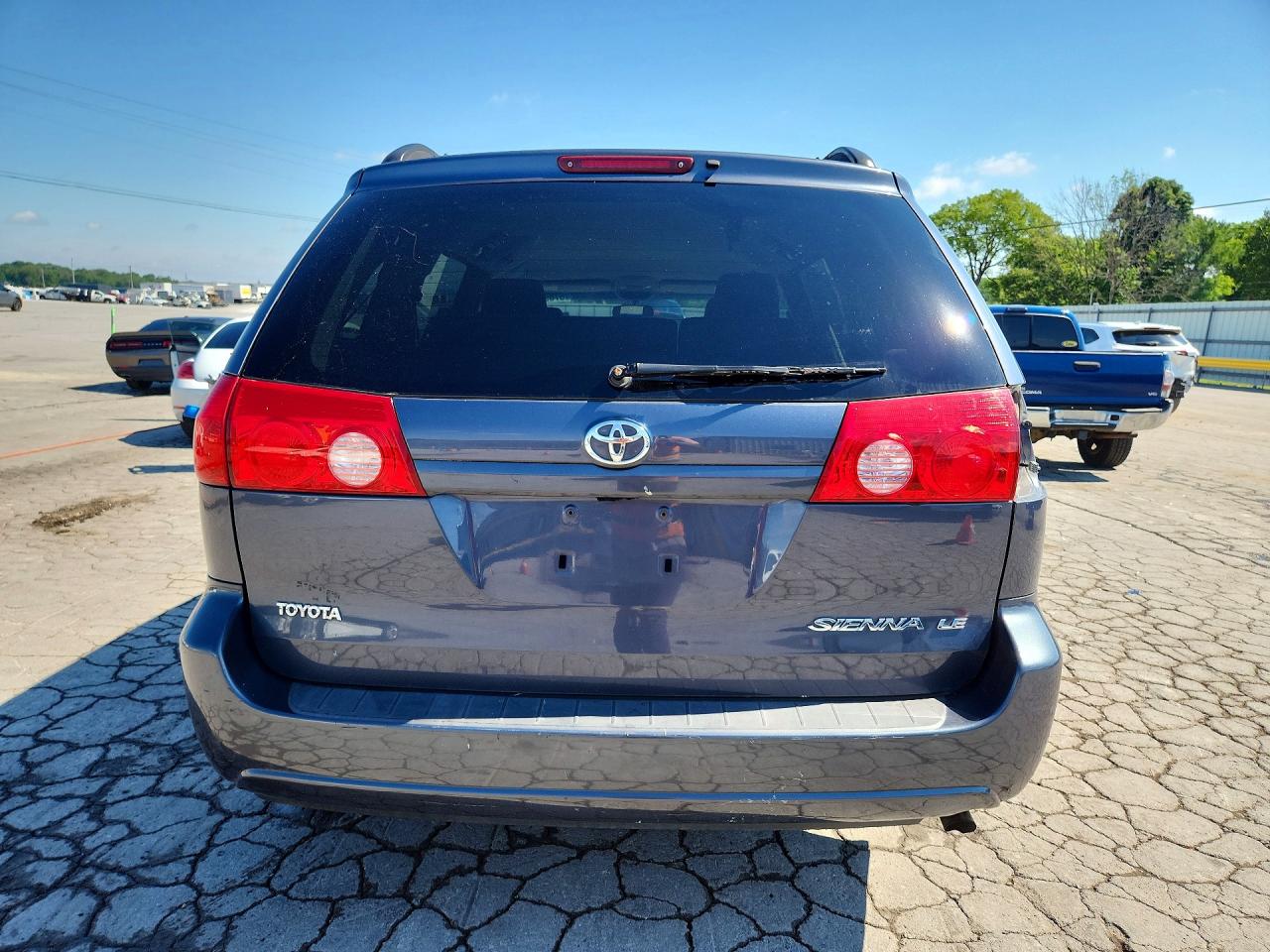 2009 Toyota Sienna Le 7-passenger Blue vin: 5TDZK23CX9S257535