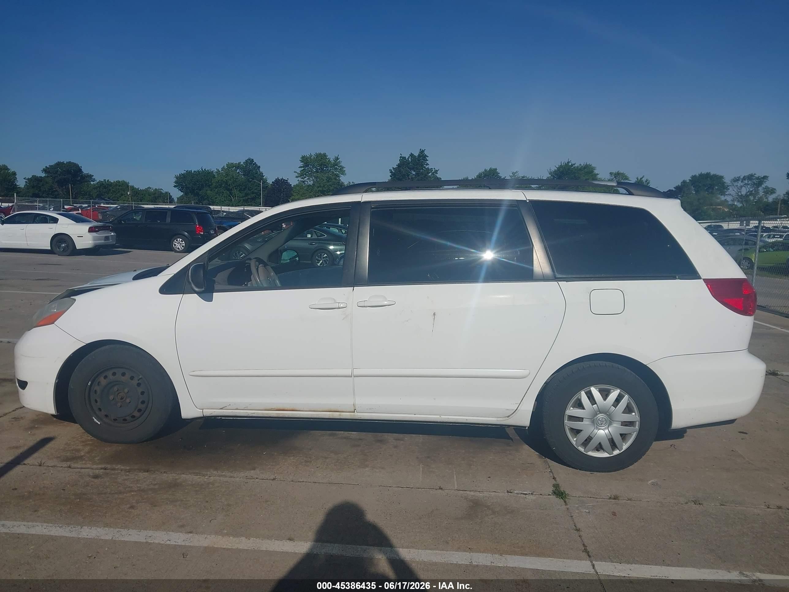 2009 Toyota Sienna Le Белый vin: 5TDZK23CX9S264548