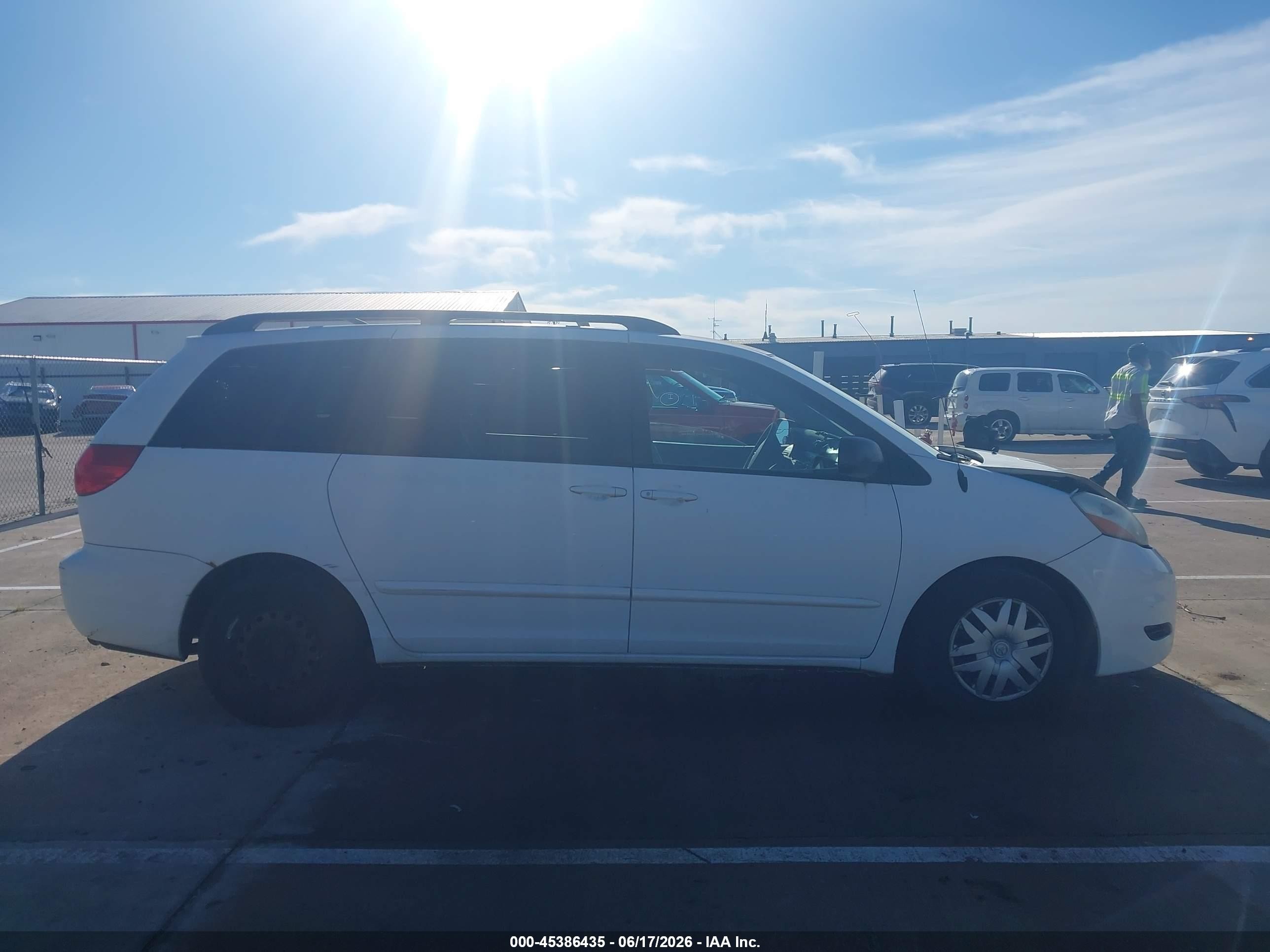 2009 Toyota Sienna Le Белый vin: 5TDZK23CX9S264548