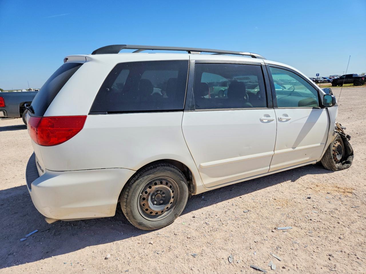 2009 Toyota Sienna Le 7-passenger White vin: 5TDZK23CX9S280149