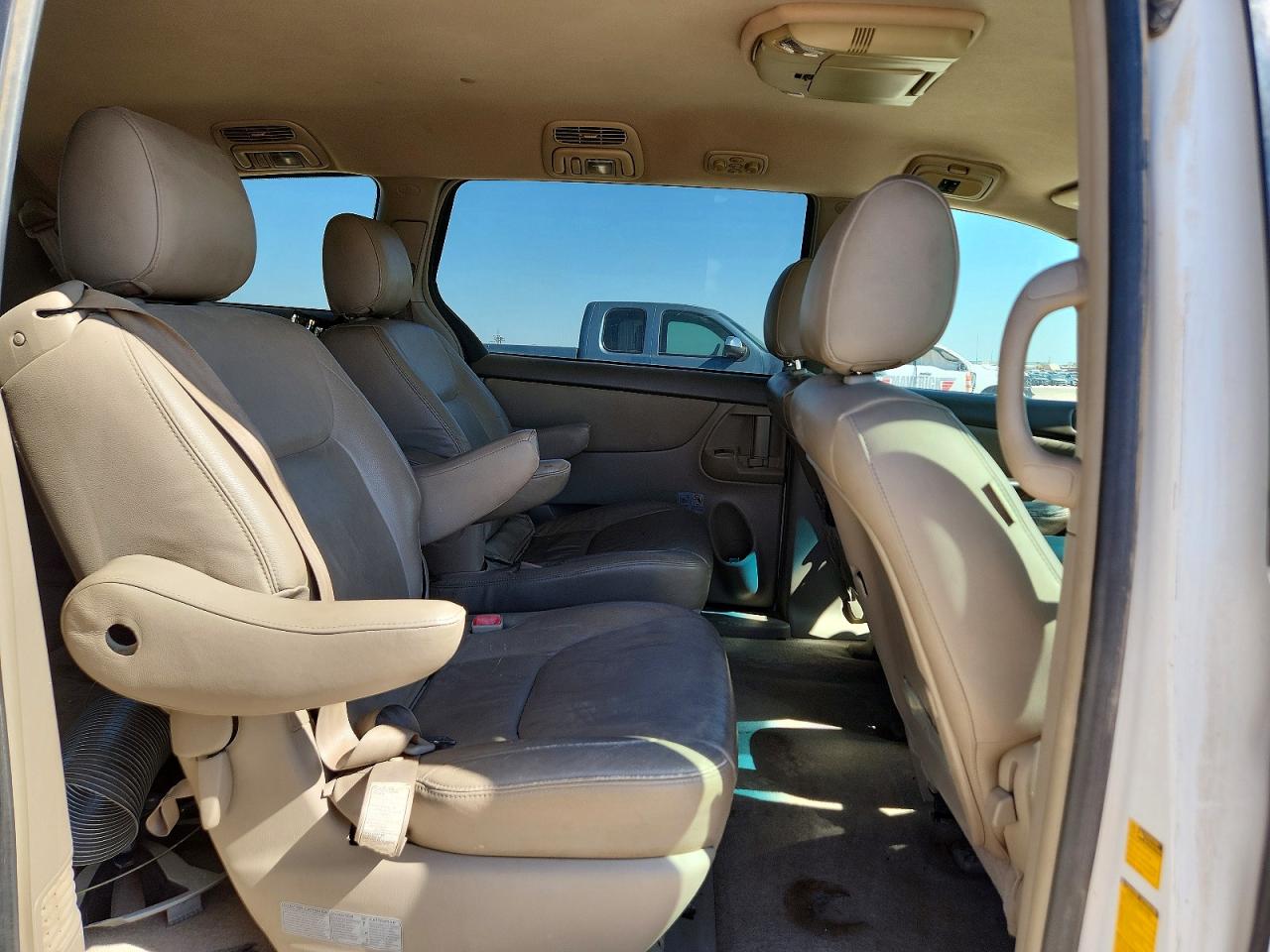 2009 Toyota Sienna Le 7-passenger White vin: 5TDZK23CX9S280149