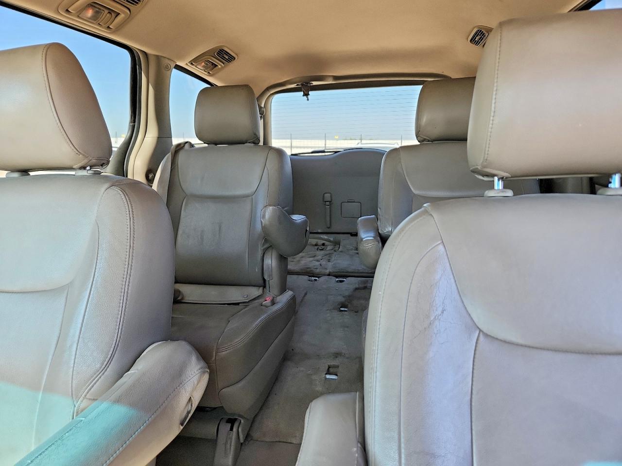 2009 Toyota Sienna Le 7-passenger White vin: 5TDZK23CX9S280149