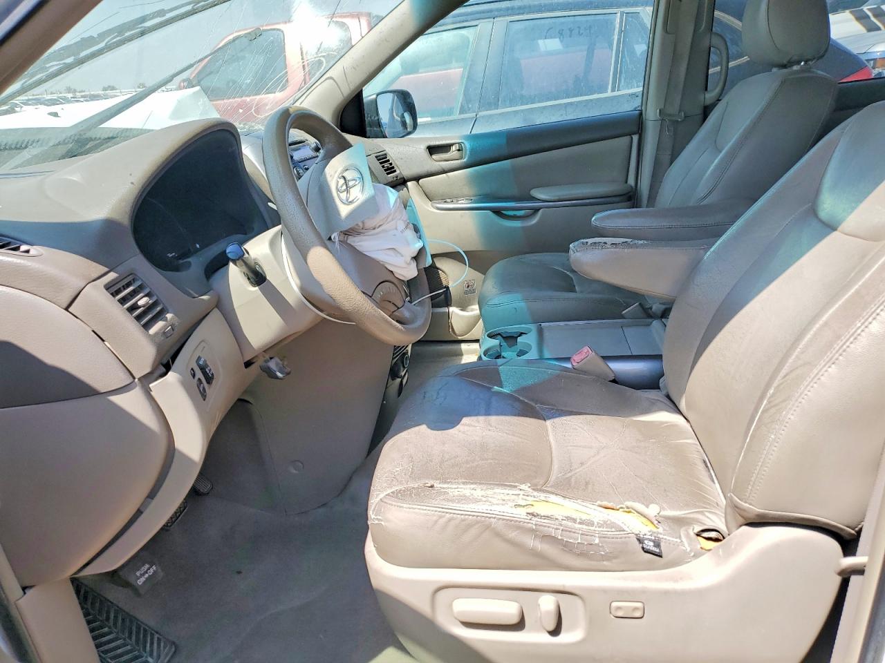 2009 Toyota Sienna Le 7-passenger White vin: 5TDZK23CX9S280149