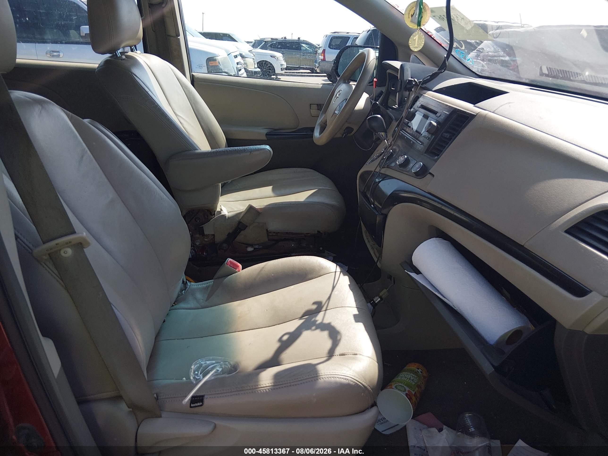 2011 Toyota Sienna Base V6 Maroon vin: 5TDZK3DC0BS055068