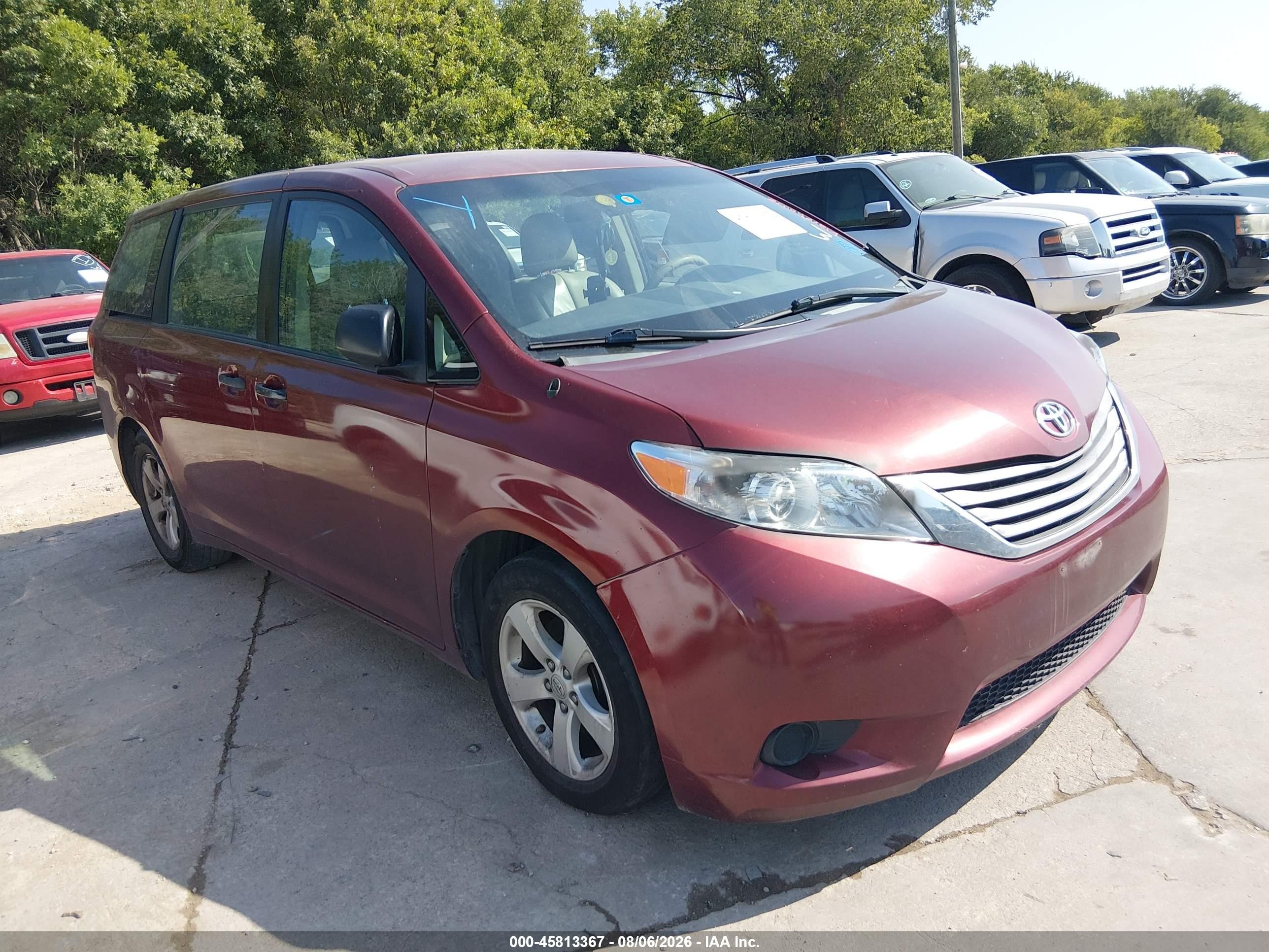 2011 Toyota Sienna Base V6 Maroon vin: 5TDZK3DC0BS055068