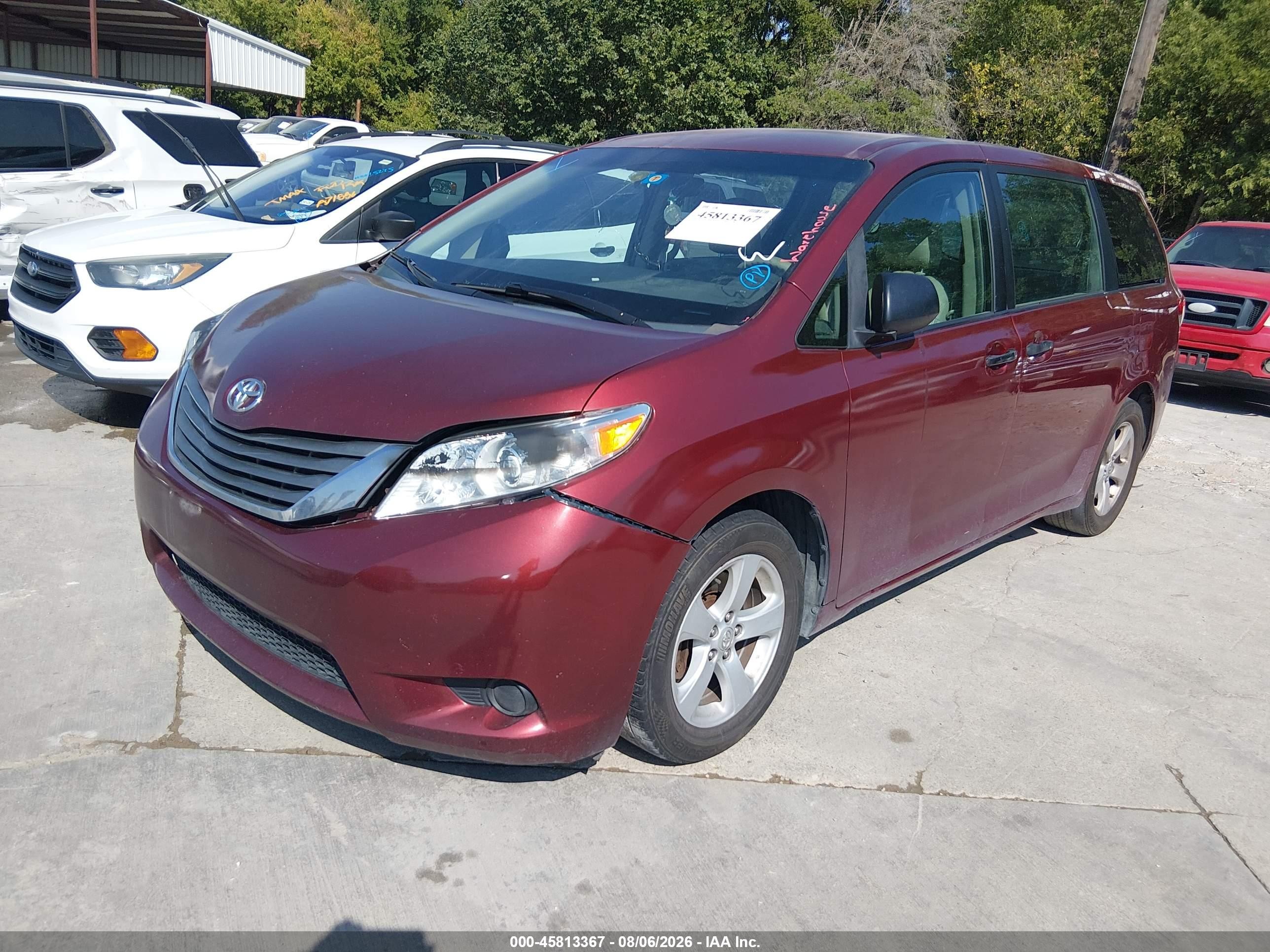 2011 Toyota Sienna Base V6 Maroon vin: 5TDZK3DC0BS055068