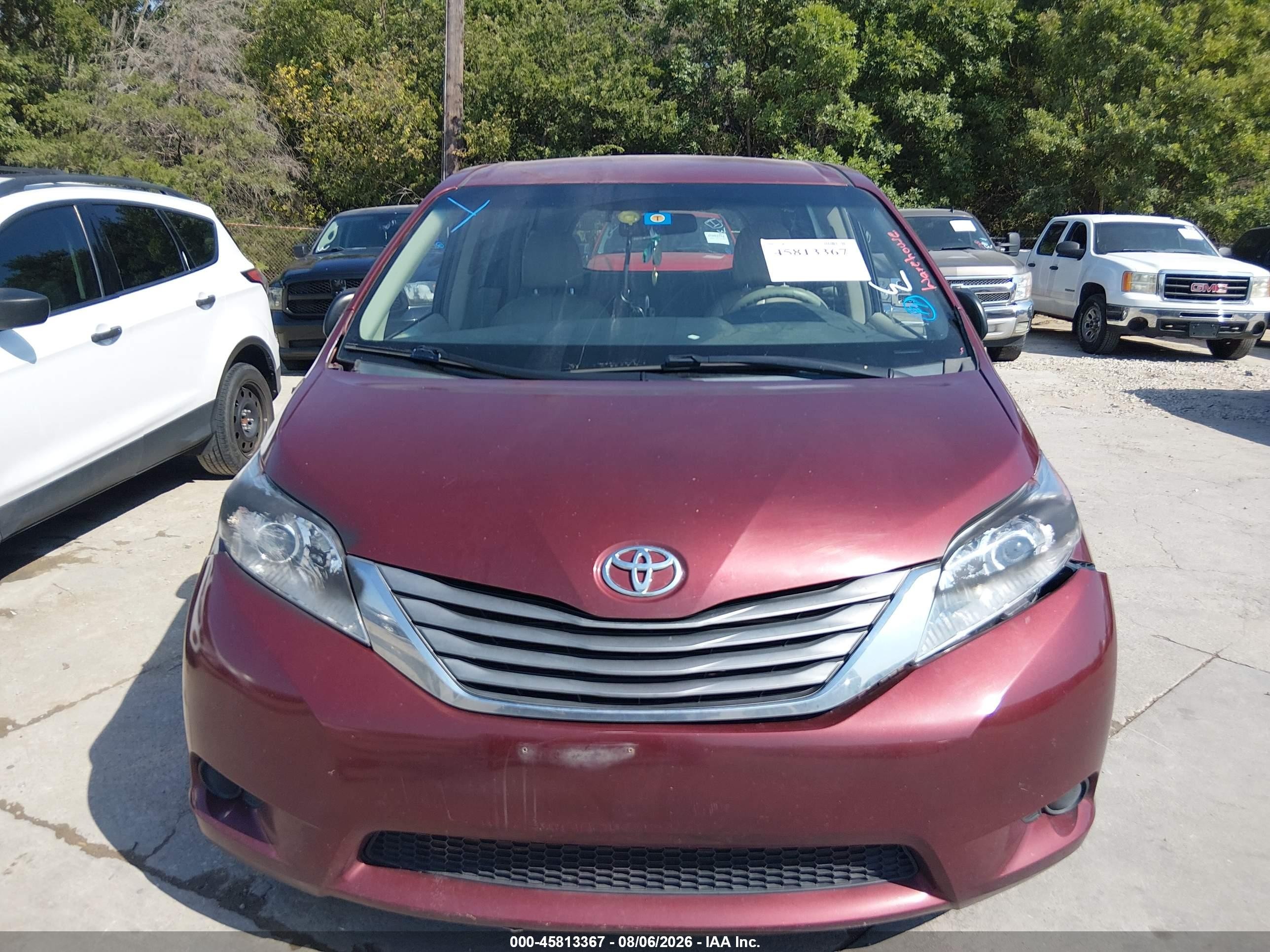 2011 Toyota Sienna Base V6 Maroon vin: 5TDZK3DC0BS055068