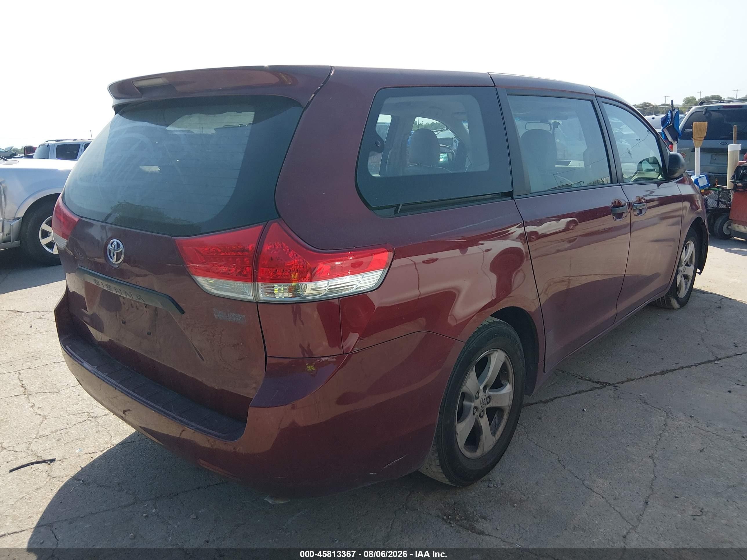 2011 Toyota Sienna Base V6 Maroon vin: 5TDZK3DC0BS055068