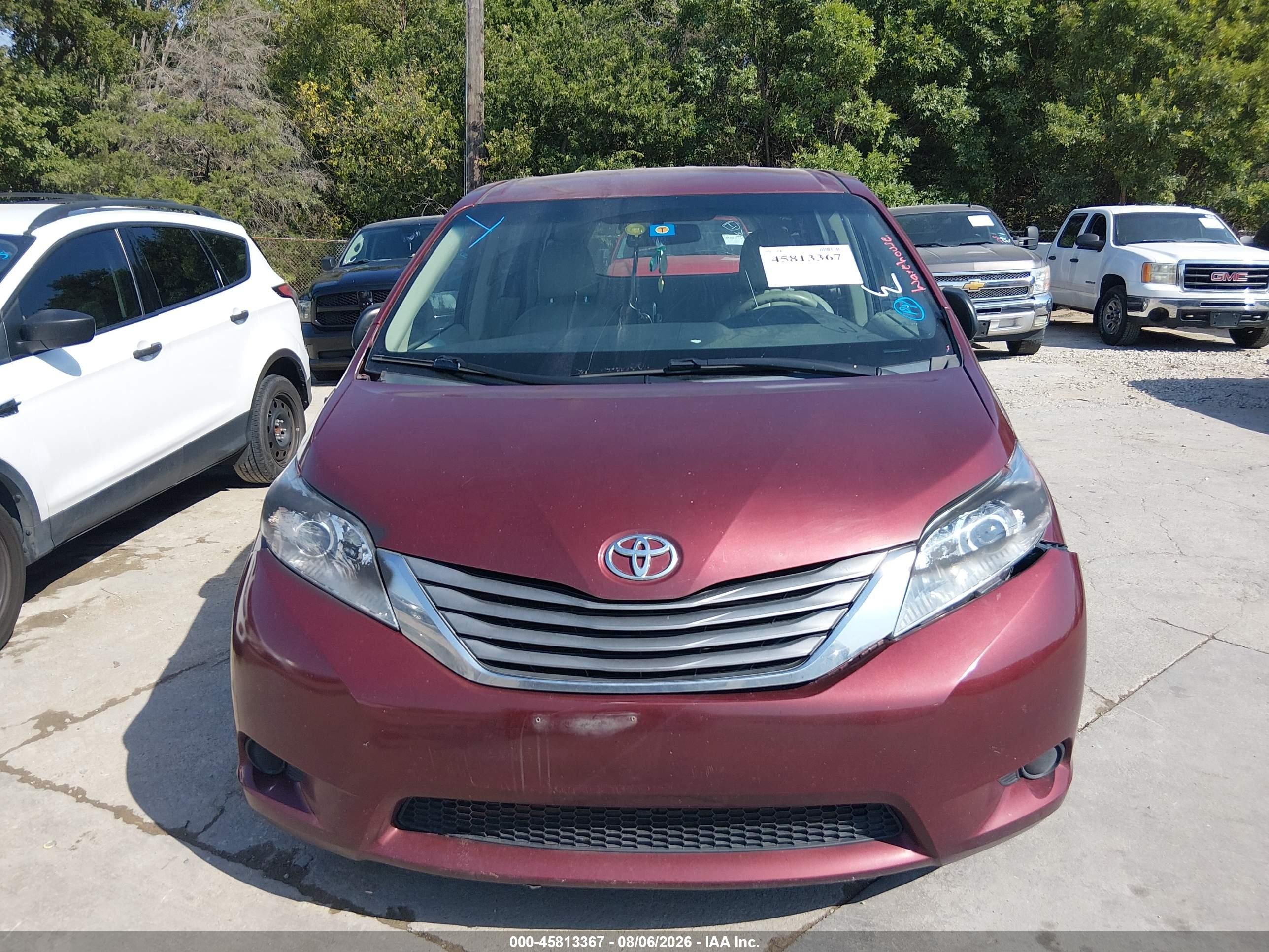 2011 Toyota Sienna Base V6 Maroon vin: 5TDZK3DC0BS055068