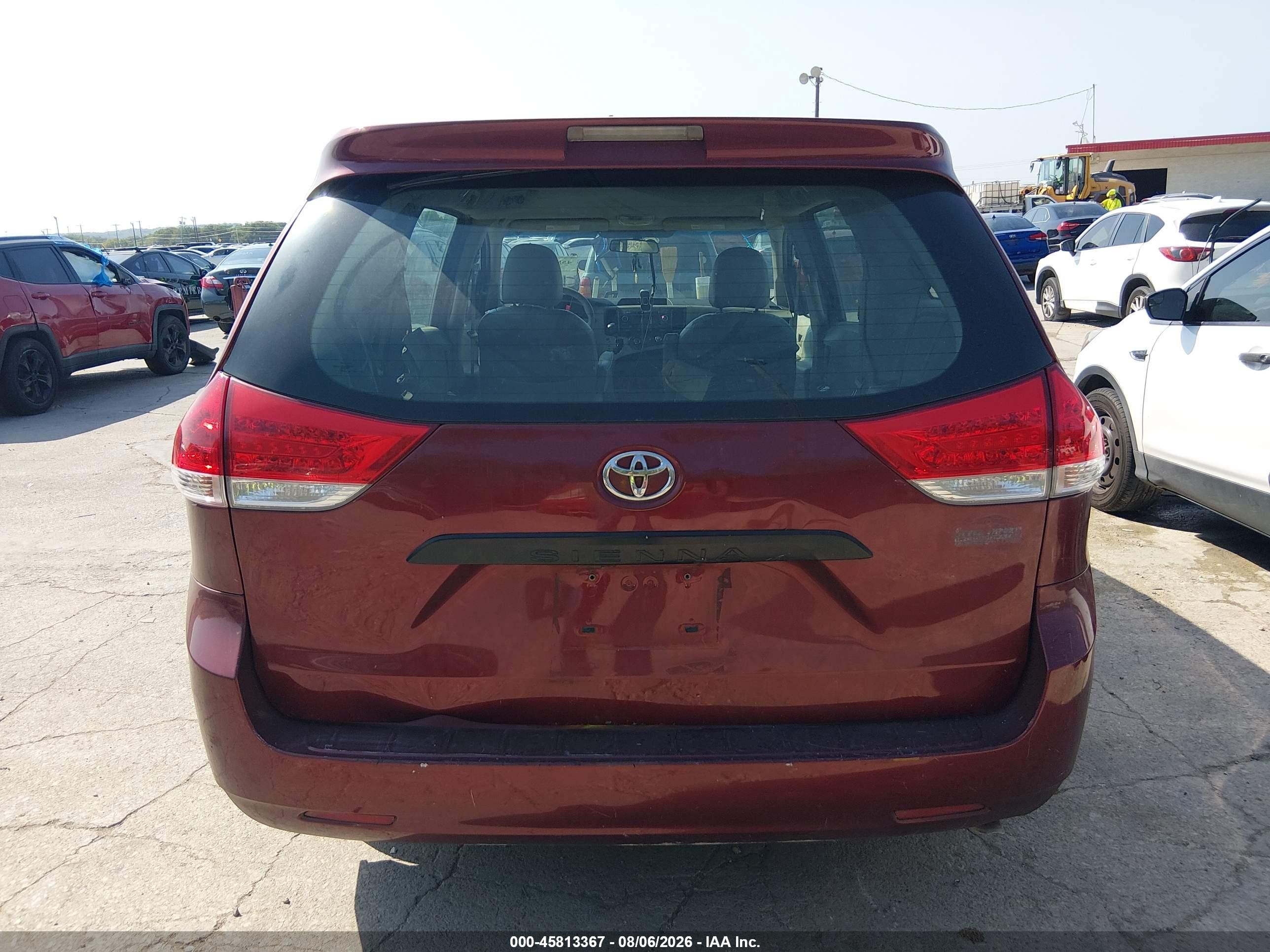 2011 Toyota Sienna Base V6 Maroon vin: 5TDZK3DC0BS055068