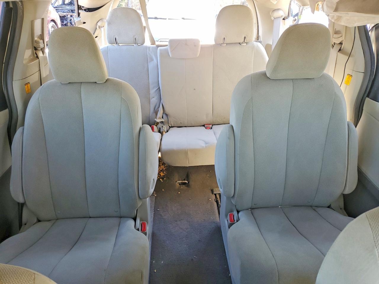2011 Toyota Sienna Base 7-passenger Желто-коричневый vin: 5TDZK3DC0BS069133