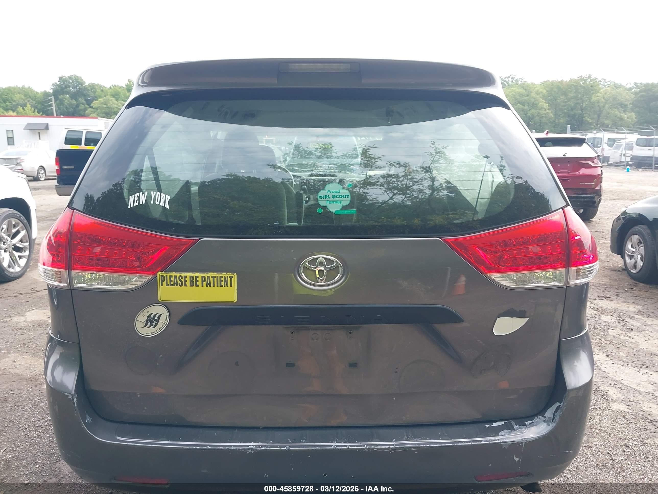 2011 Toyota Sienna Base V6 Gray vin: 5TDZK3DC0BS086482