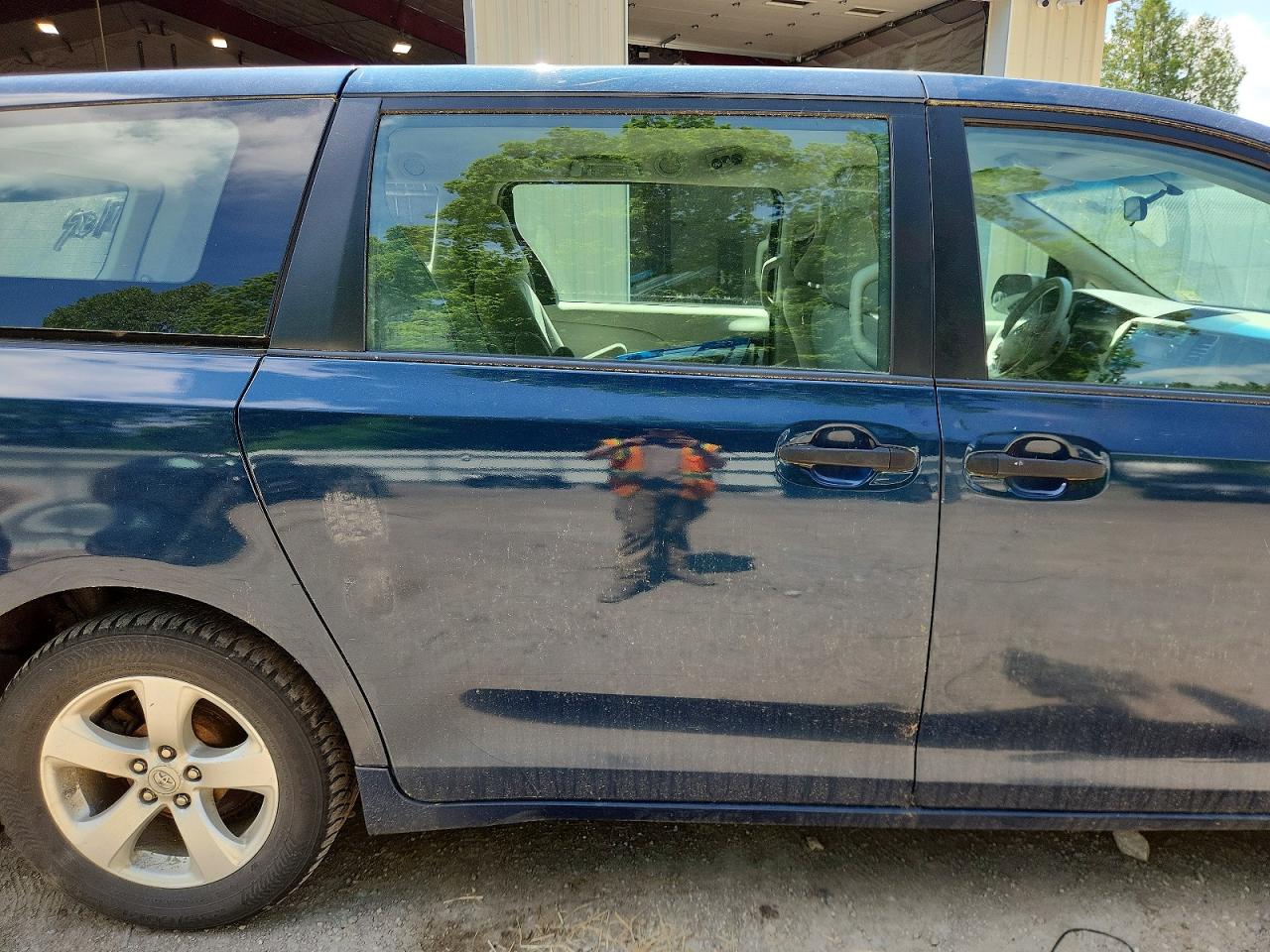 2011 Toyota Sienna Base 7-passenger Бирюзовый vin: 5TDZK3DC0BS131128