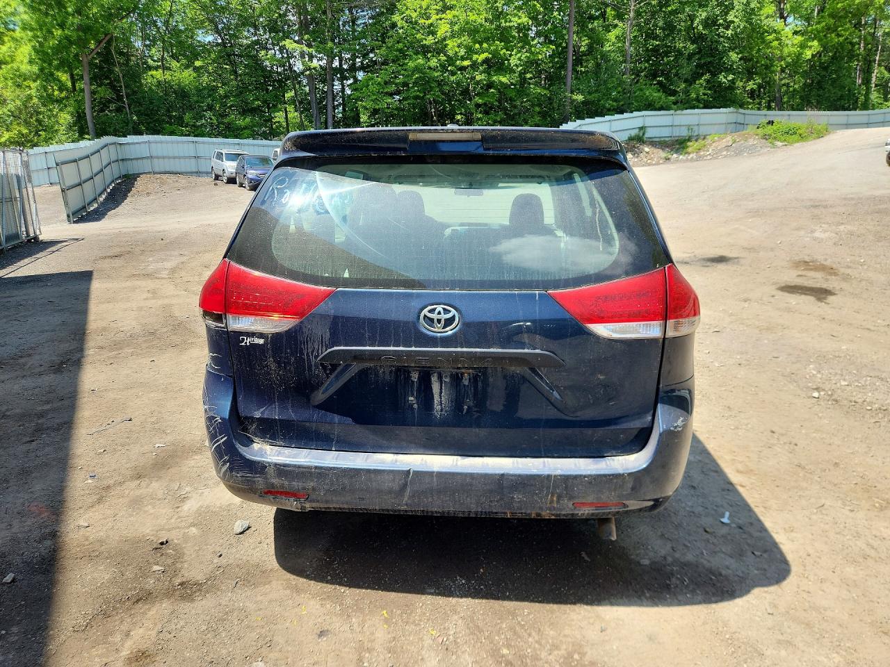 2011 Toyota Sienna Base 7-passenger Бирюзовый vin: 5TDZK3DC0BS131128