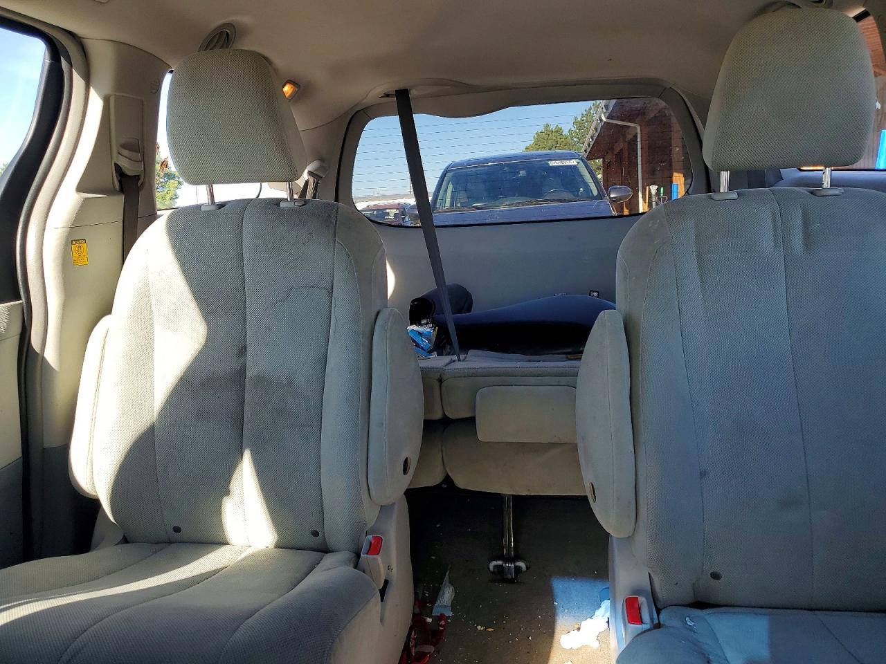 2012 Toyota Sienna Base 7-passenger White vin: 5TDZK3DC0CS187376