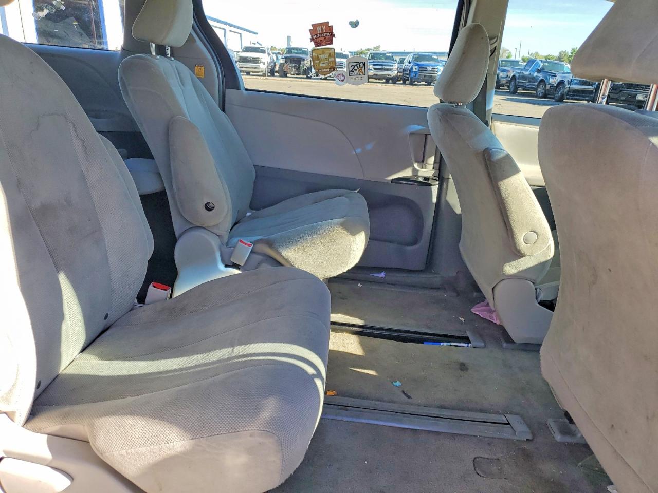 2012 Toyota Sienna Base 7-passenger White vin: 5TDZK3DC0CS187376