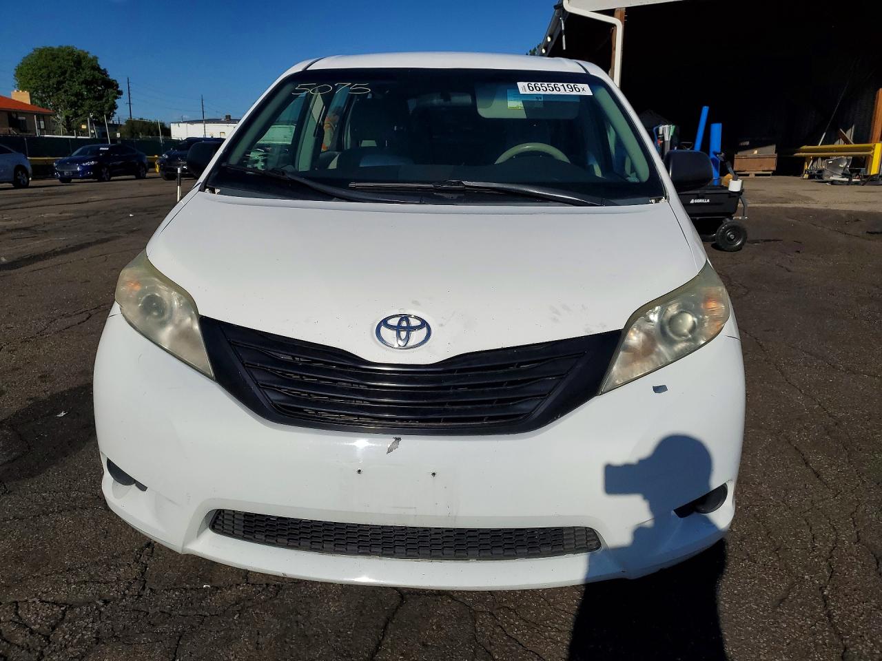 2012 Toyota Sienna Base 7-passenger White vin: 5TDZK3DC0CS187376