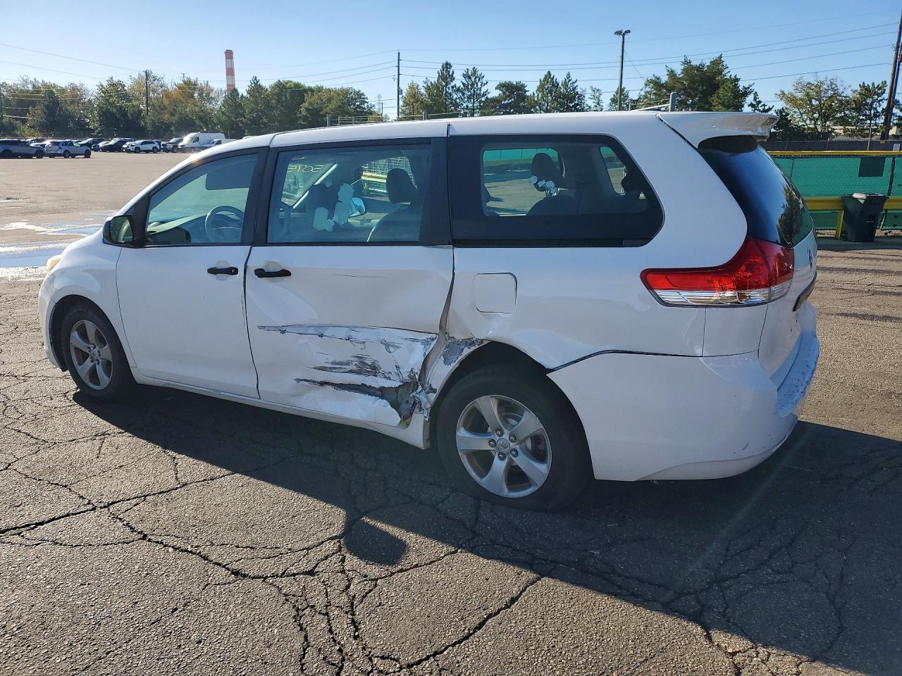 2012 Toyota Sienna Base 7-passenger White vin: 5TDZK3DC0CS187376
