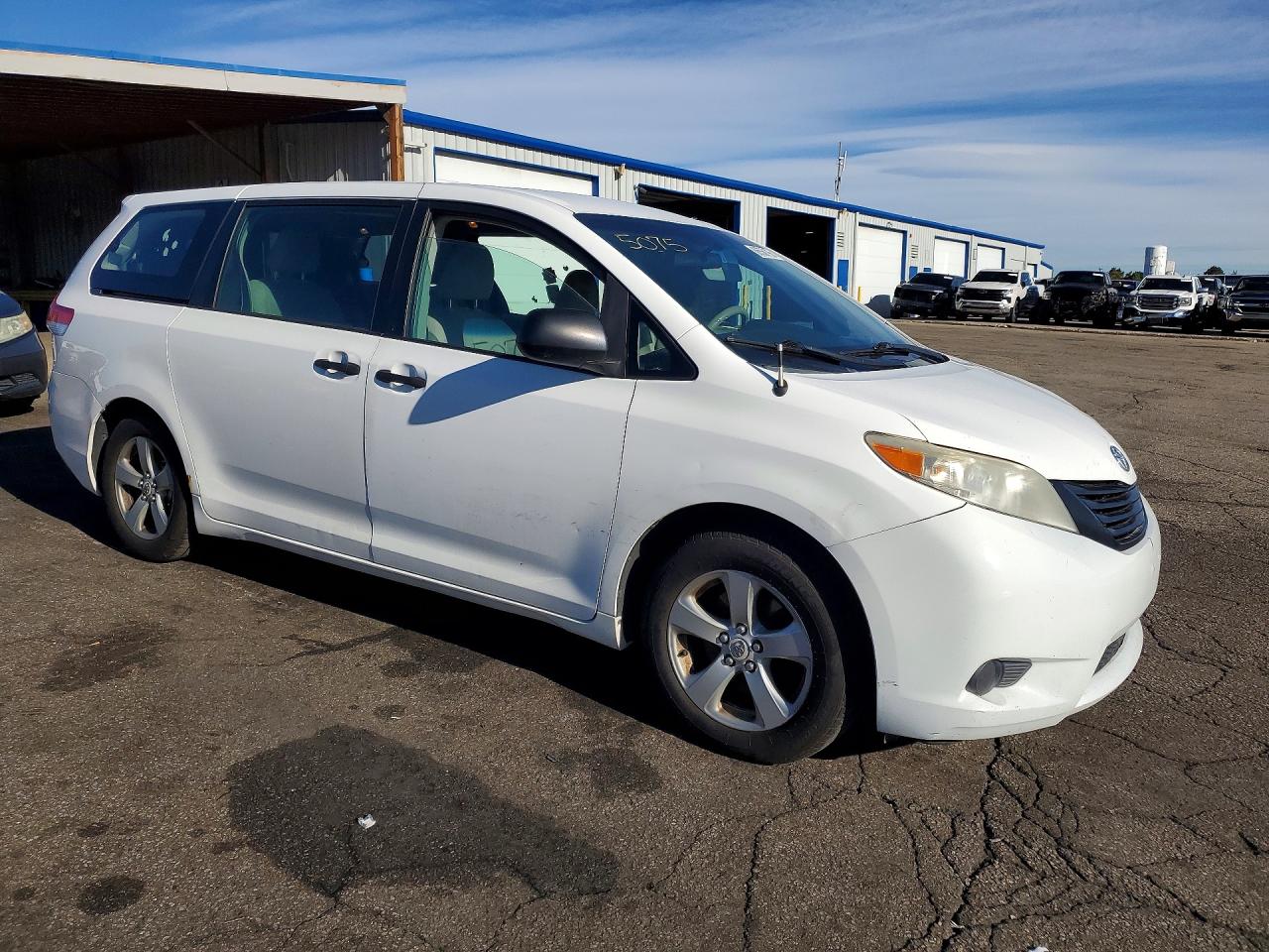 2012 Toyota Sienna Base 7-passenger White vin: 5TDZK3DC0CS187376