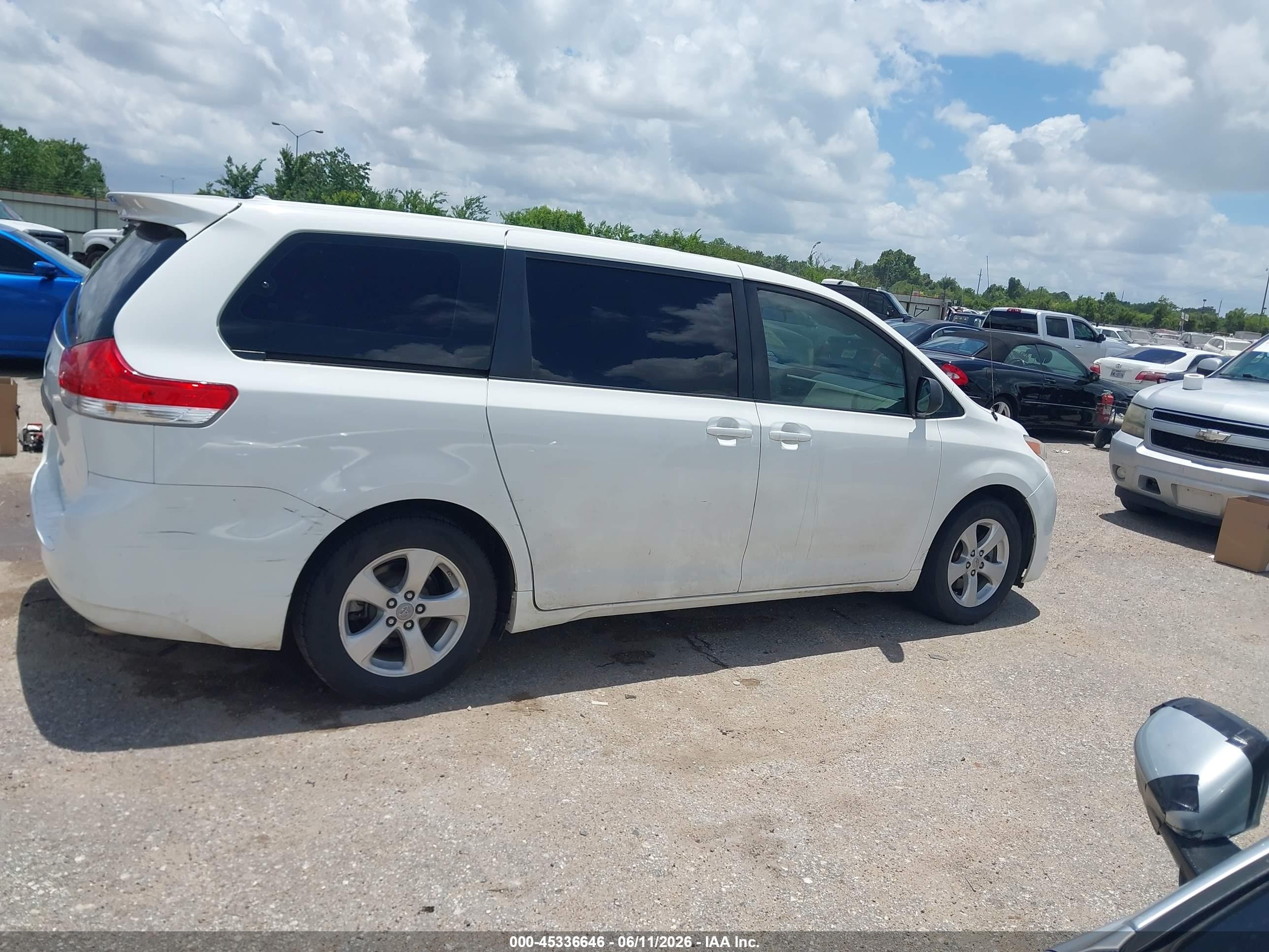 2012 Toyota Sienna Base V6 7 Passenger White vin: 5TDZK3DC0CS194313