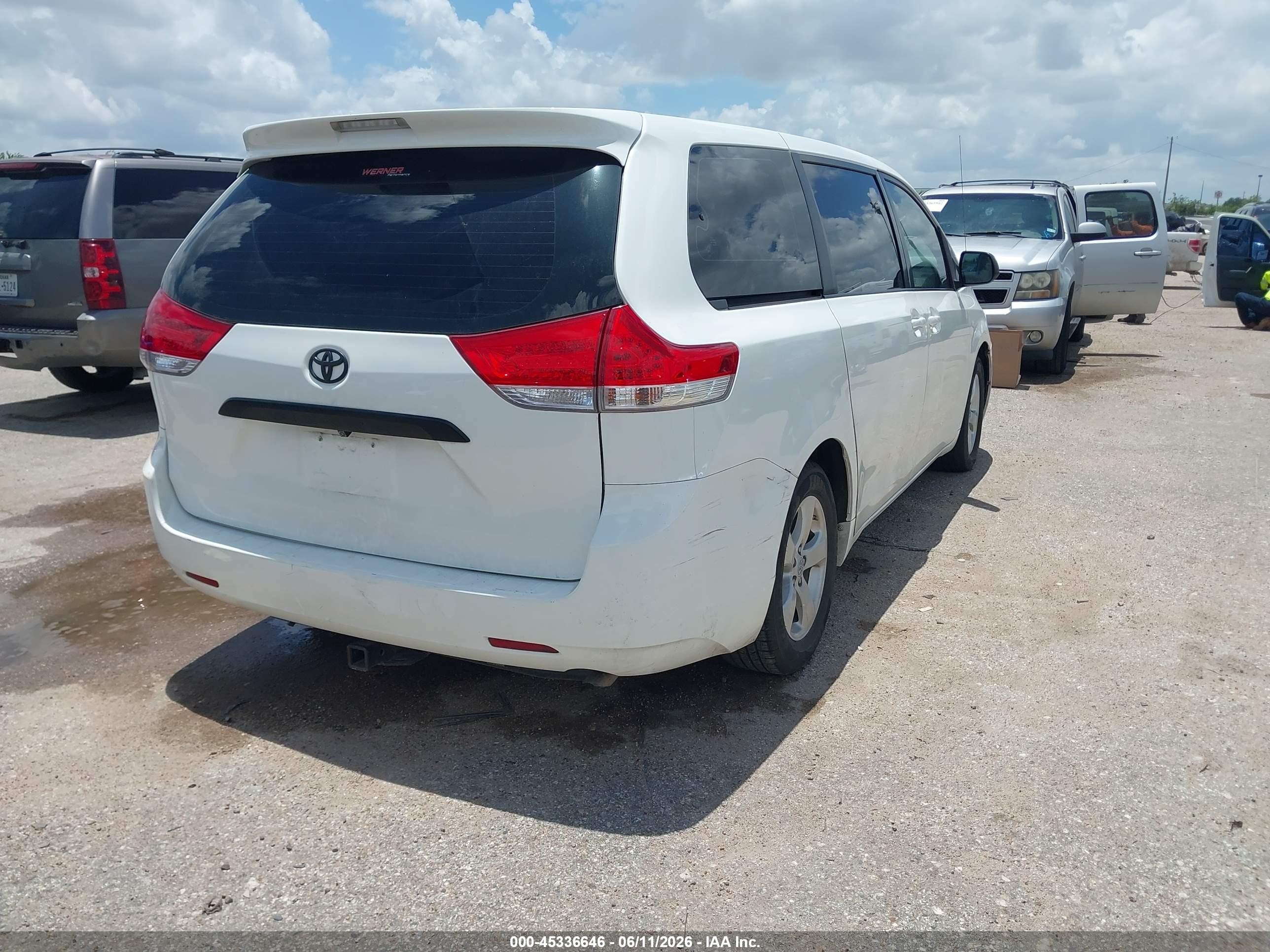 2012 Toyota Sienna Base V6 7 Passenger White vin: 5TDZK3DC0CS194313