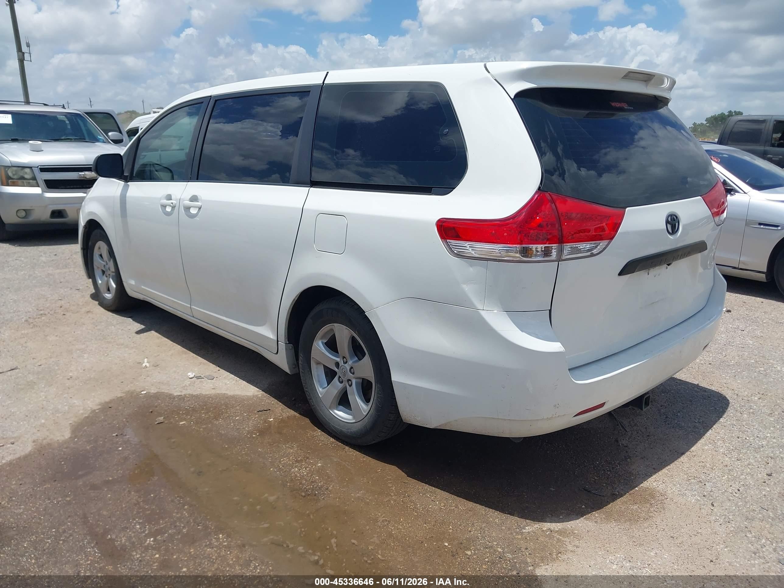 2012 Toyota Sienna Base V6 7 Passenger White vin: 5TDZK3DC0CS194313